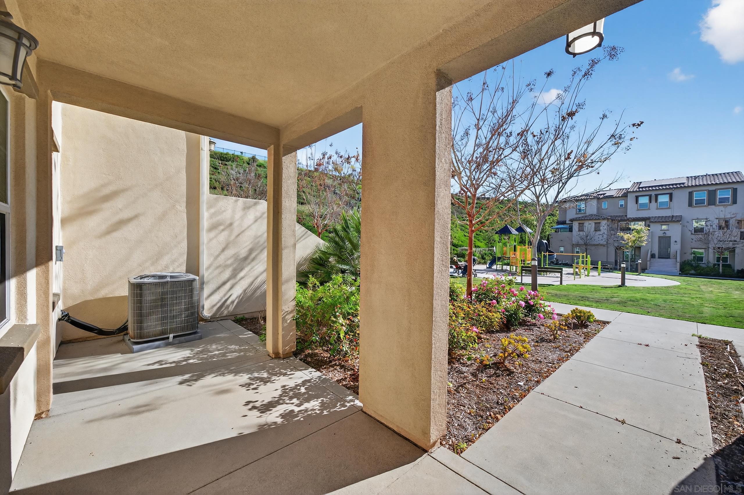 Detail Gallery Image 5 of 53 For 4321  Star Path Way 3, Oceanside,  CA 92056 - 2 Beds | 2/1 Baths