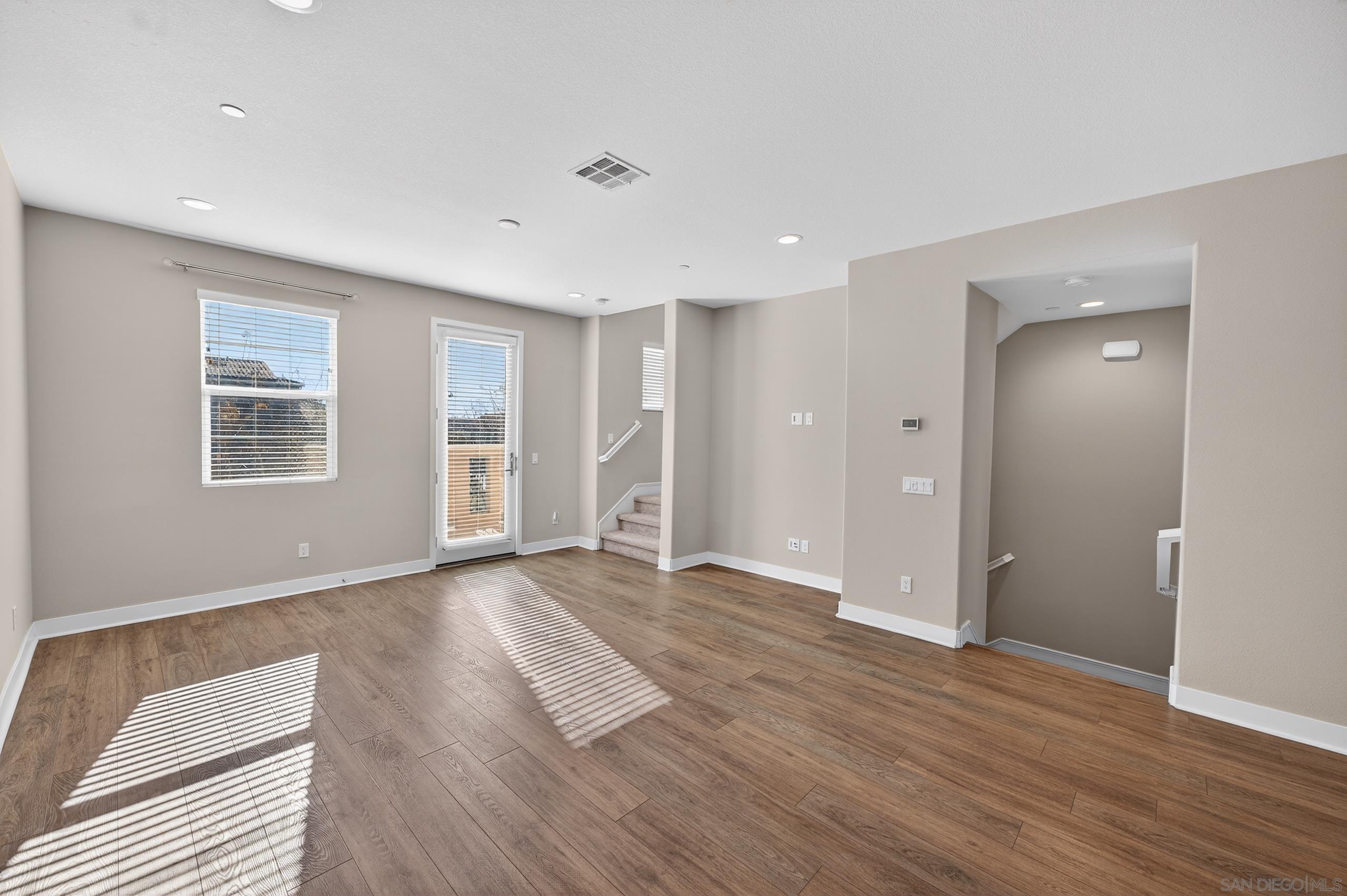 Detail Gallery Image 6 of 53 For 4321  Star Path Way 3, Oceanside,  CA 92056 - 2 Beds | 2/1 Baths