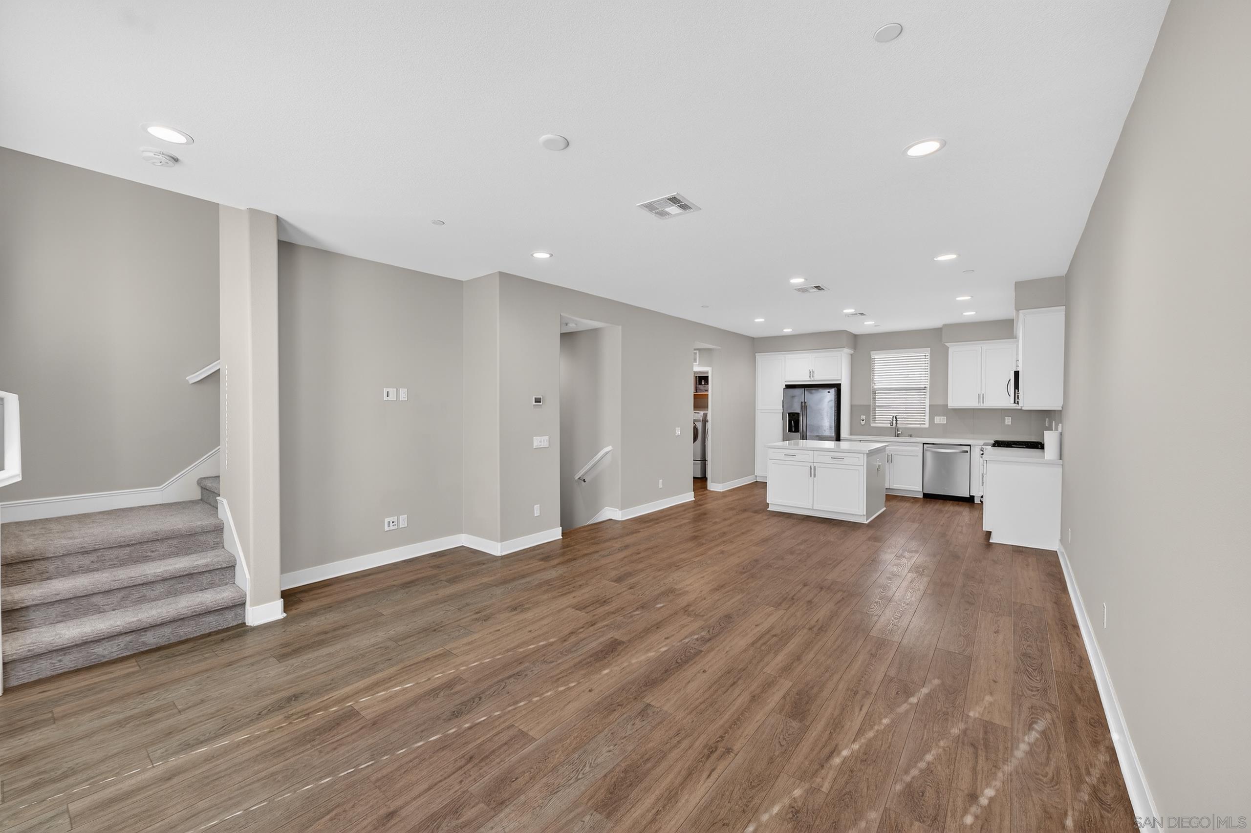 Detail Gallery Image 9 of 53 For 4321  Star Path Way 3, Oceanside,  CA 92056 - 2 Beds | 2/1 Baths