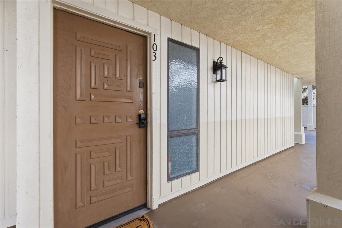 Detail Gallery Image 2 of 22 For 3770  Crown Point  #103,  San Diego,  CA 92109 - 2 Beds | 2 Baths