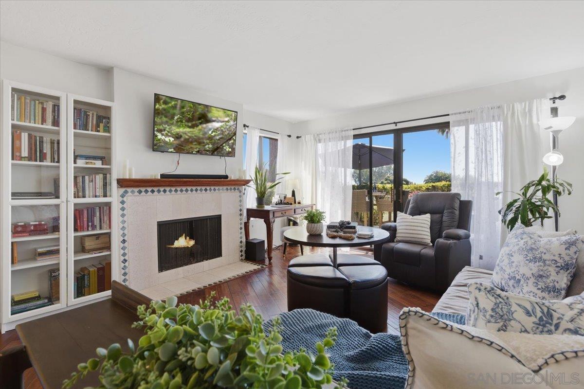 Detail Gallery Image 4 of 22 For 3770  Crown Point  #103,  San Diego,  CA 92109 - 2 Beds | 2 Baths