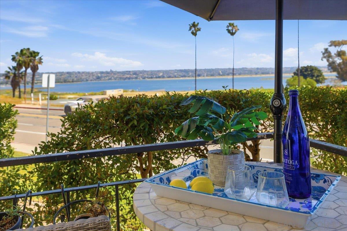 Detail Gallery Image 7 of 22 For 3770  Crown Point  #103,  San Diego,  CA 92109 - 2 Beds | 2 Baths