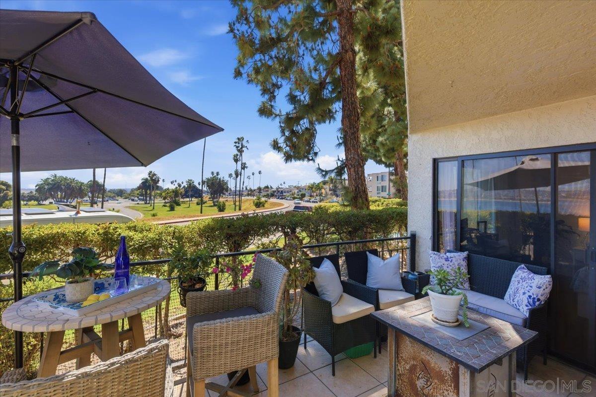 Detail Gallery Image 8 of 22 For 3770  Crown Point  #103,  San Diego,  CA 92109 - 2 Beds | 2 Baths