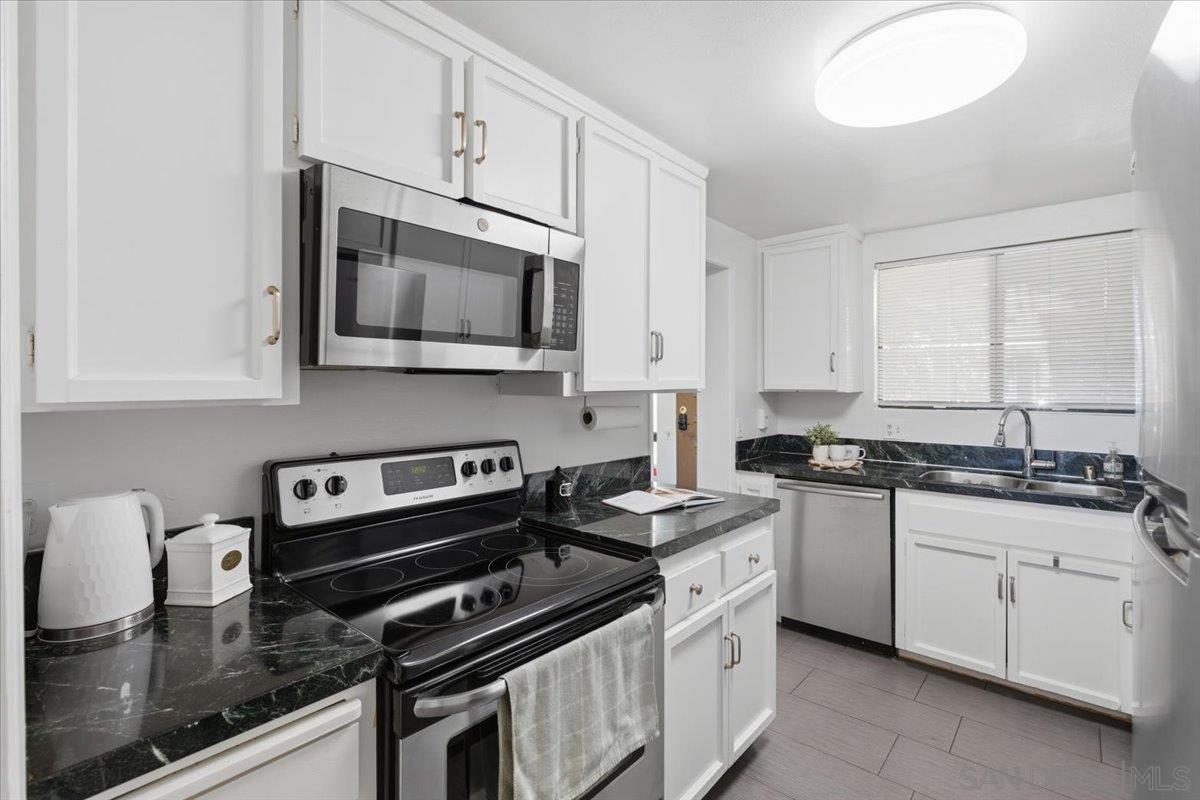 Detail Gallery Image 10 of 22 For 3770  Crown Point  #103,  San Diego,  CA 92109 - 2 Beds | 2 Baths