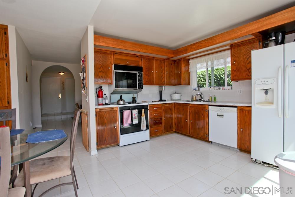 Detail Gallery Image 12 of 23 For 14051  Hermosillo Way, Poway,  CA 92064 - 4 Beds | 2 Baths