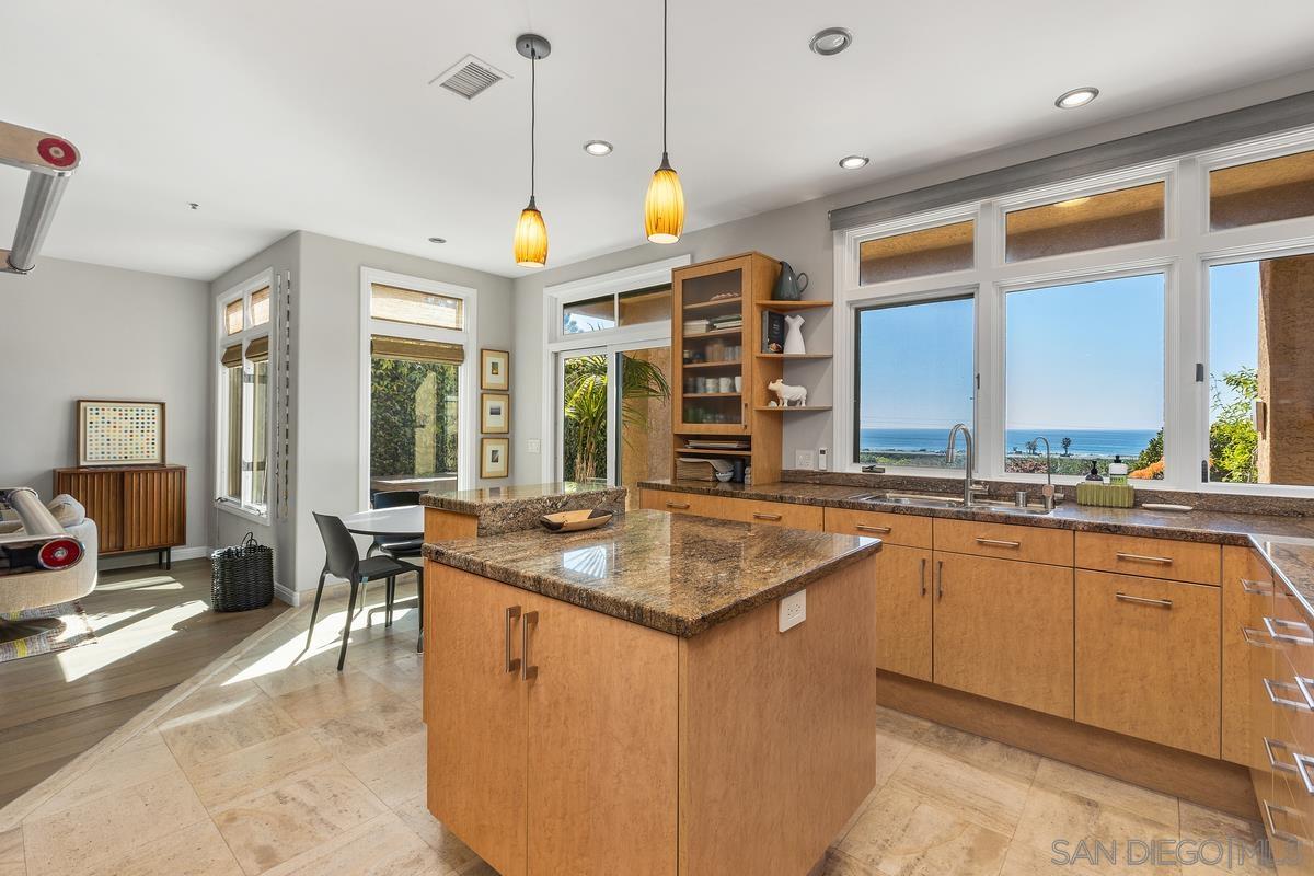 Detail Gallery Image 12 of 40 For 849  N Rios Ave, Solana Beach,  CA 92075 - 4 Beds | 2/1 Baths