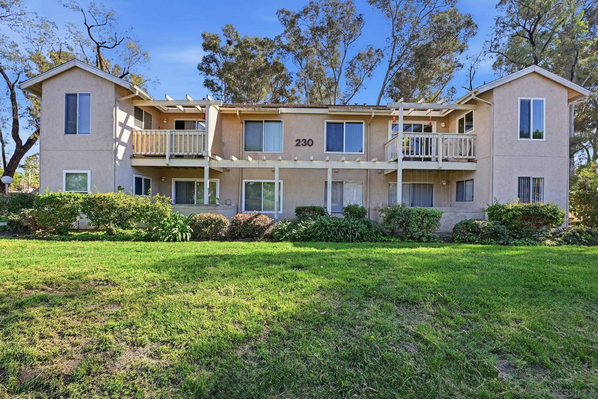 Detail Gallery Image 3 of 32 For 230  Diamond Way  #147,  Vista,  CA 92083 - 2 Beds | 2 Baths