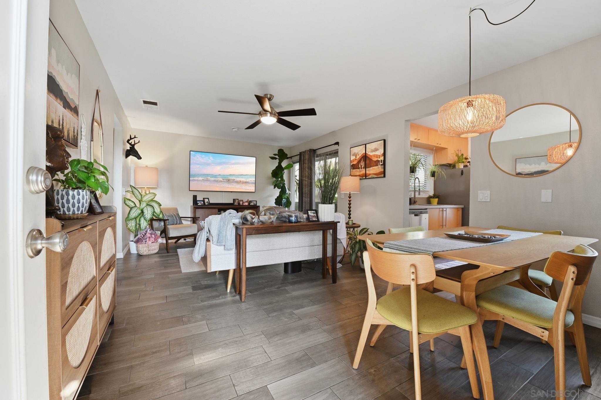 Detail Gallery Image 4 of 32 For 230  Diamond Way  #147,  Vista,  CA 92083 - 2 Beds | 2 Baths