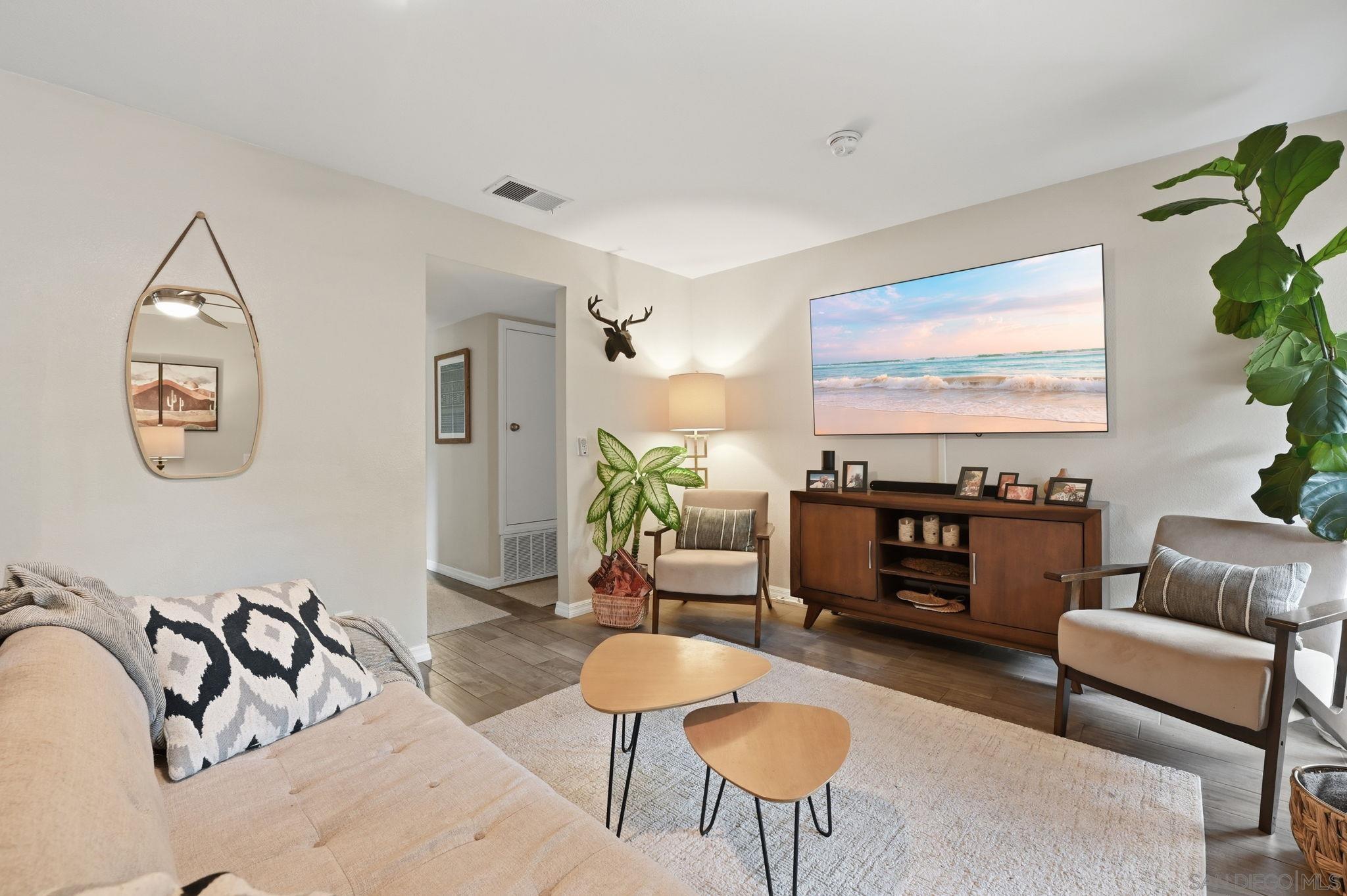 Detail Gallery Image 10 of 32 For 230  Diamond Way  #147,  Vista,  CA 92083 - 2 Beds | 2 Baths