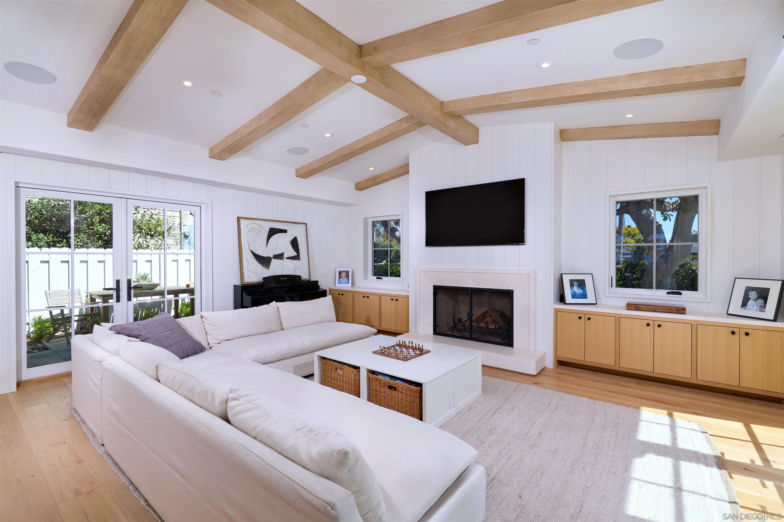 Detail Gallery Image 11 of 43 For 181 S Nardo, Solana Beach,  CA 92075 - 5 Beds | 4/1 Baths