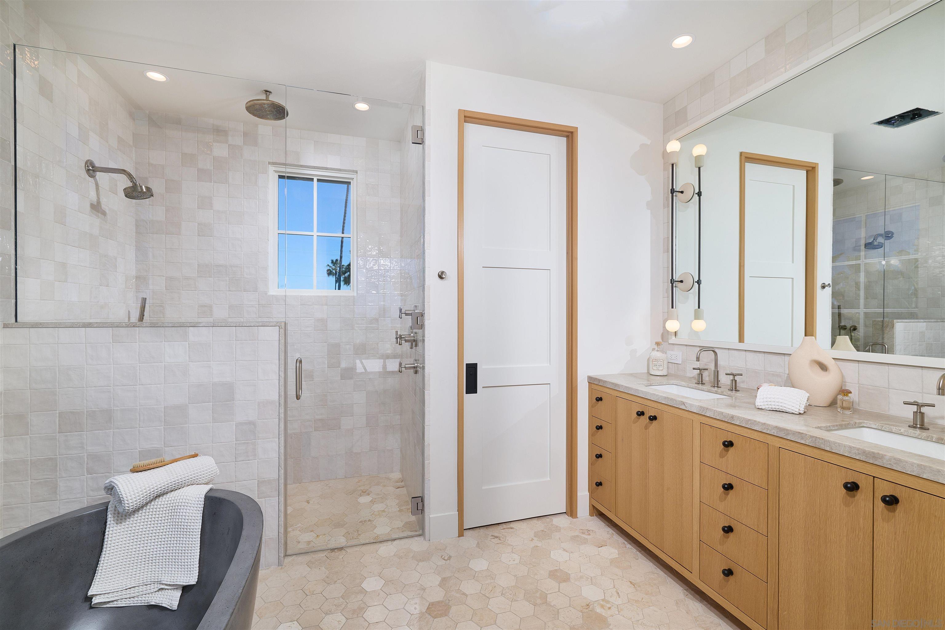 Detail Gallery Image 16 of 43 For 181 S Nardo, Solana Beach,  CA 92075 - 5 Beds | 4/1 Baths