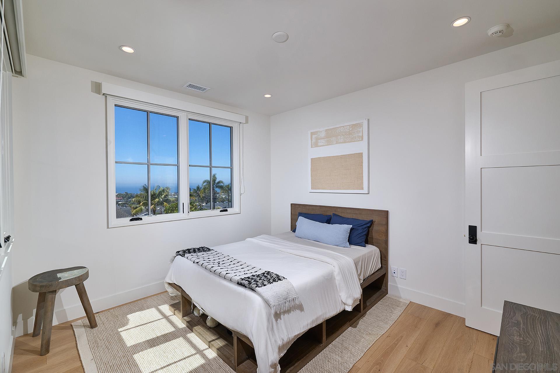 Detail Gallery Image 21 of 43 For 181 S Nardo, Solana Beach,  CA 92075 - 5 Beds | 4/1 Baths