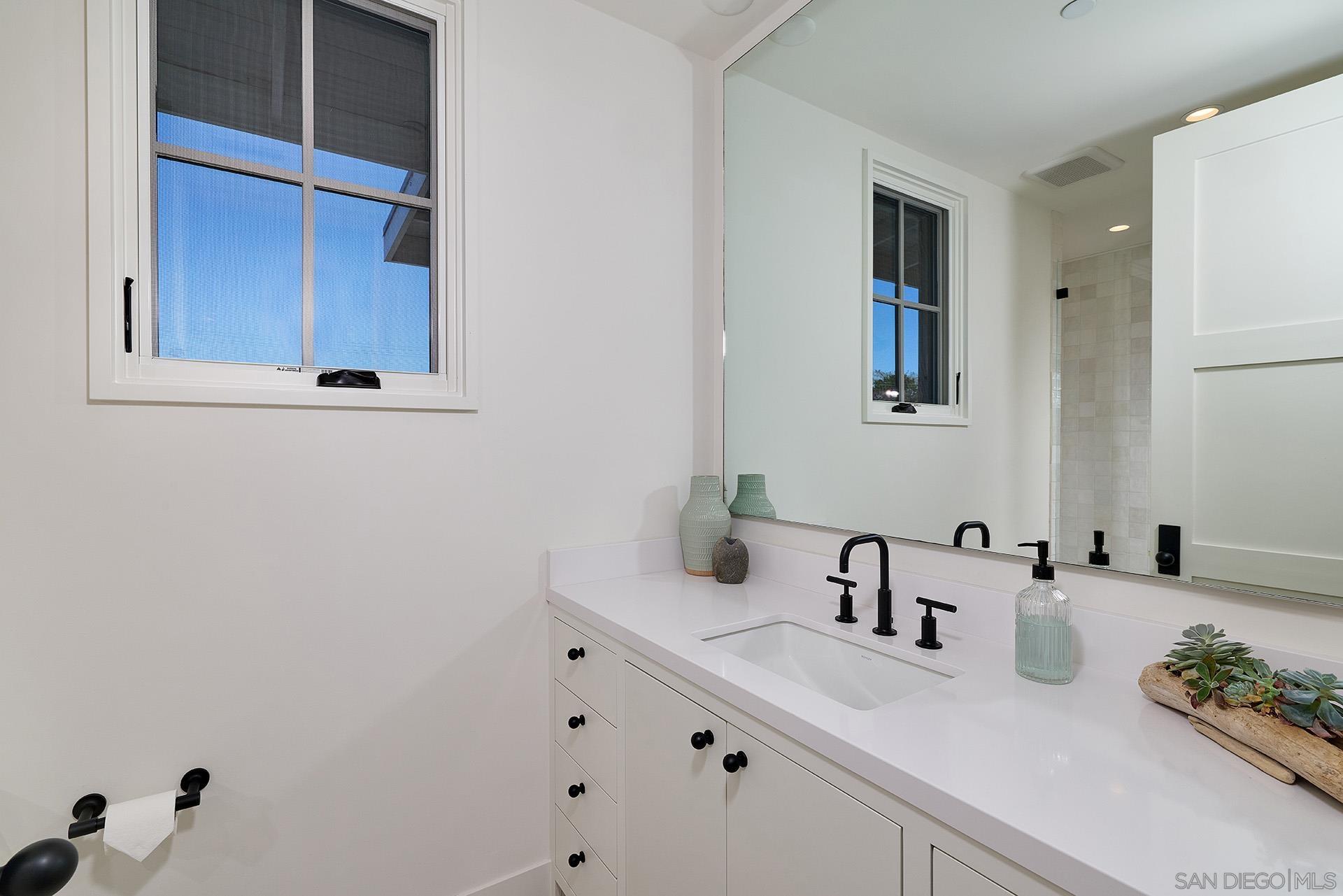 Detail Gallery Image 23 of 43 For 181 S Nardo, Solana Beach,  CA 92075 - 5 Beds | 4/1 Baths