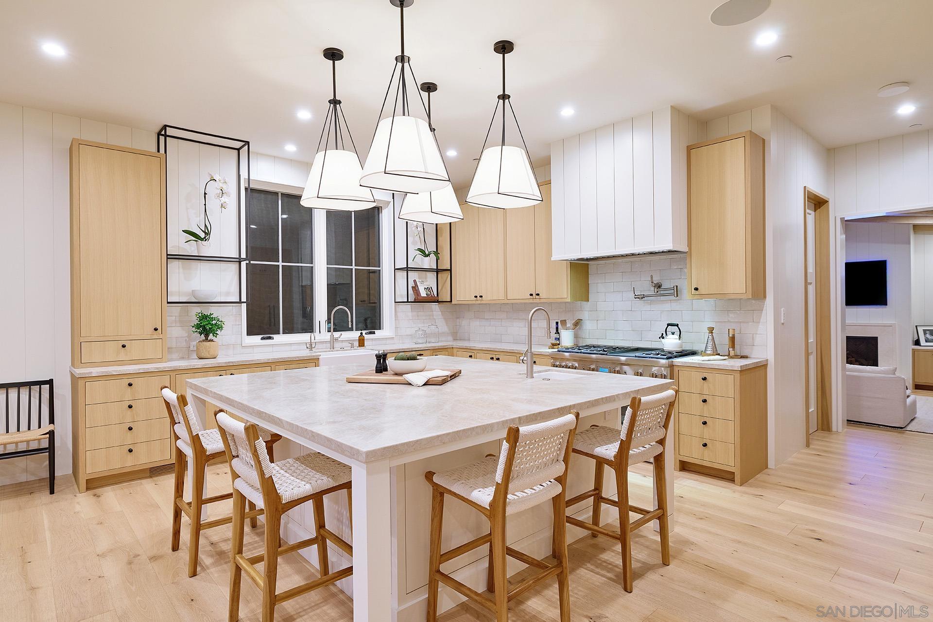 Detail Gallery Image 8 of 43 For 181 S Nardo, Solana Beach,  CA 92075 - 5 Beds | 4/1 Baths