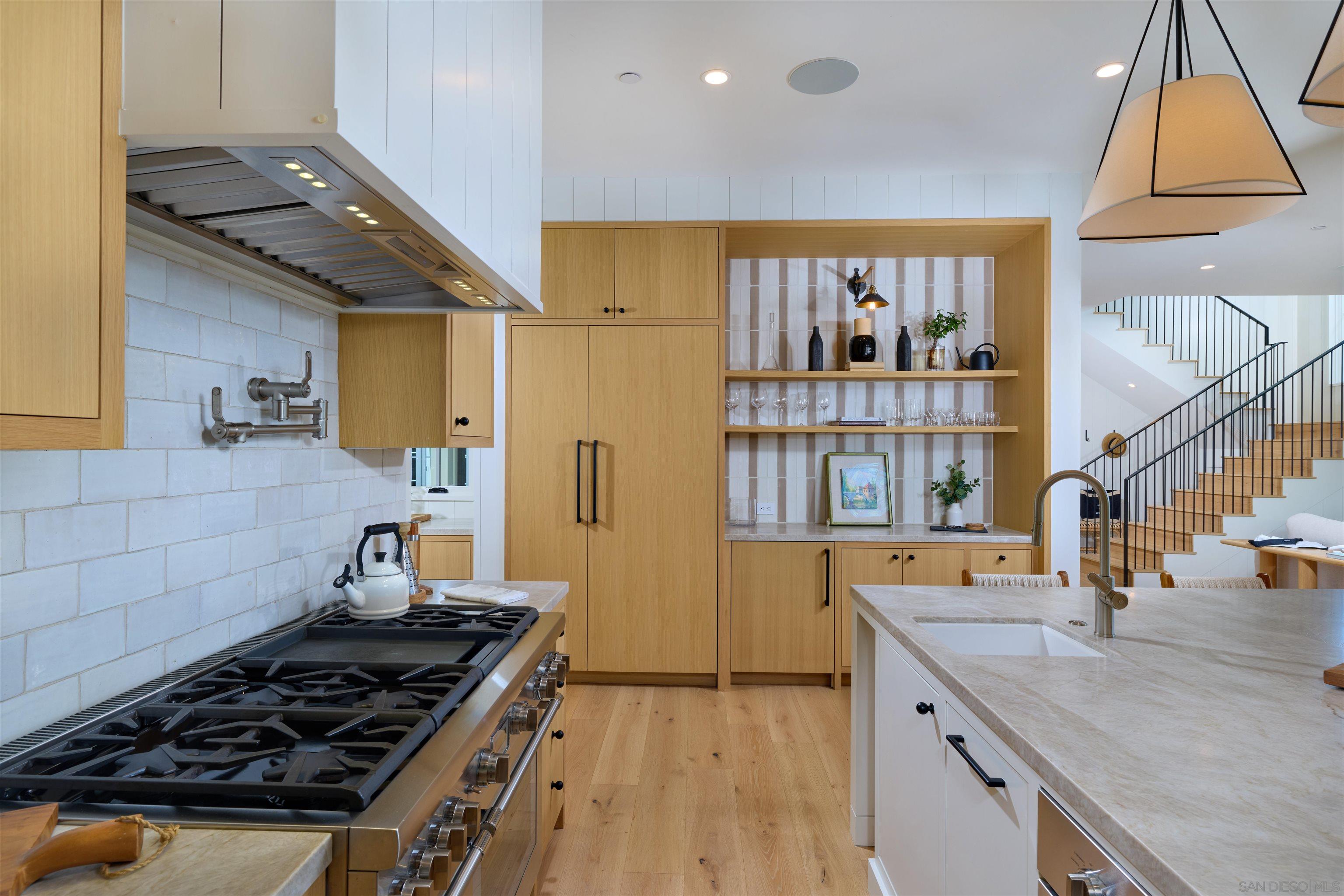 Detail Gallery Image 9 of 43 For 181 S Nardo, Solana Beach,  CA 92075 - 5 Beds | 4/1 Baths