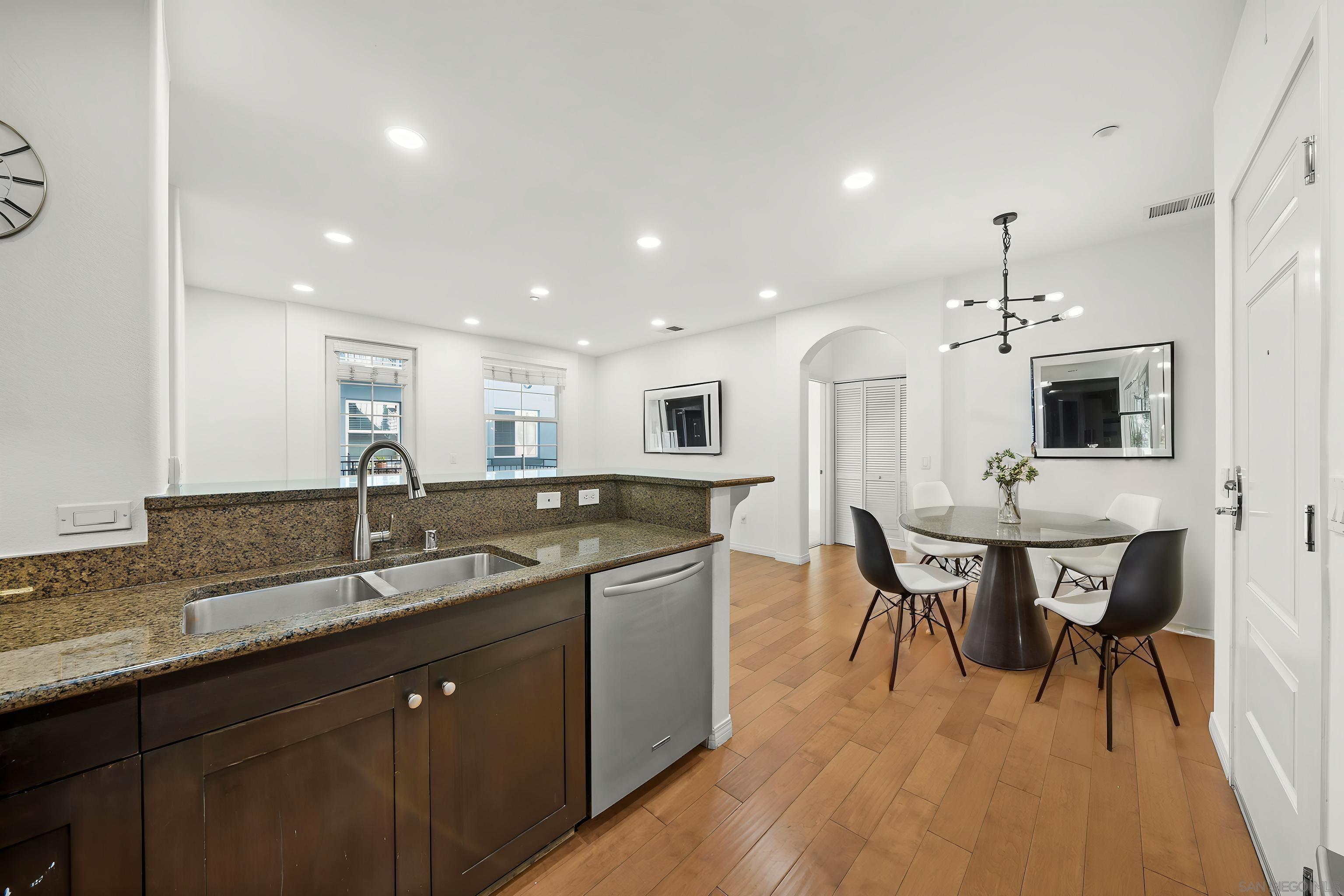 Detail Gallery Image 4 of 35 For 3957  30th St  #320,  San Diego,  CA 92104 - 2 Beds | 2 Baths