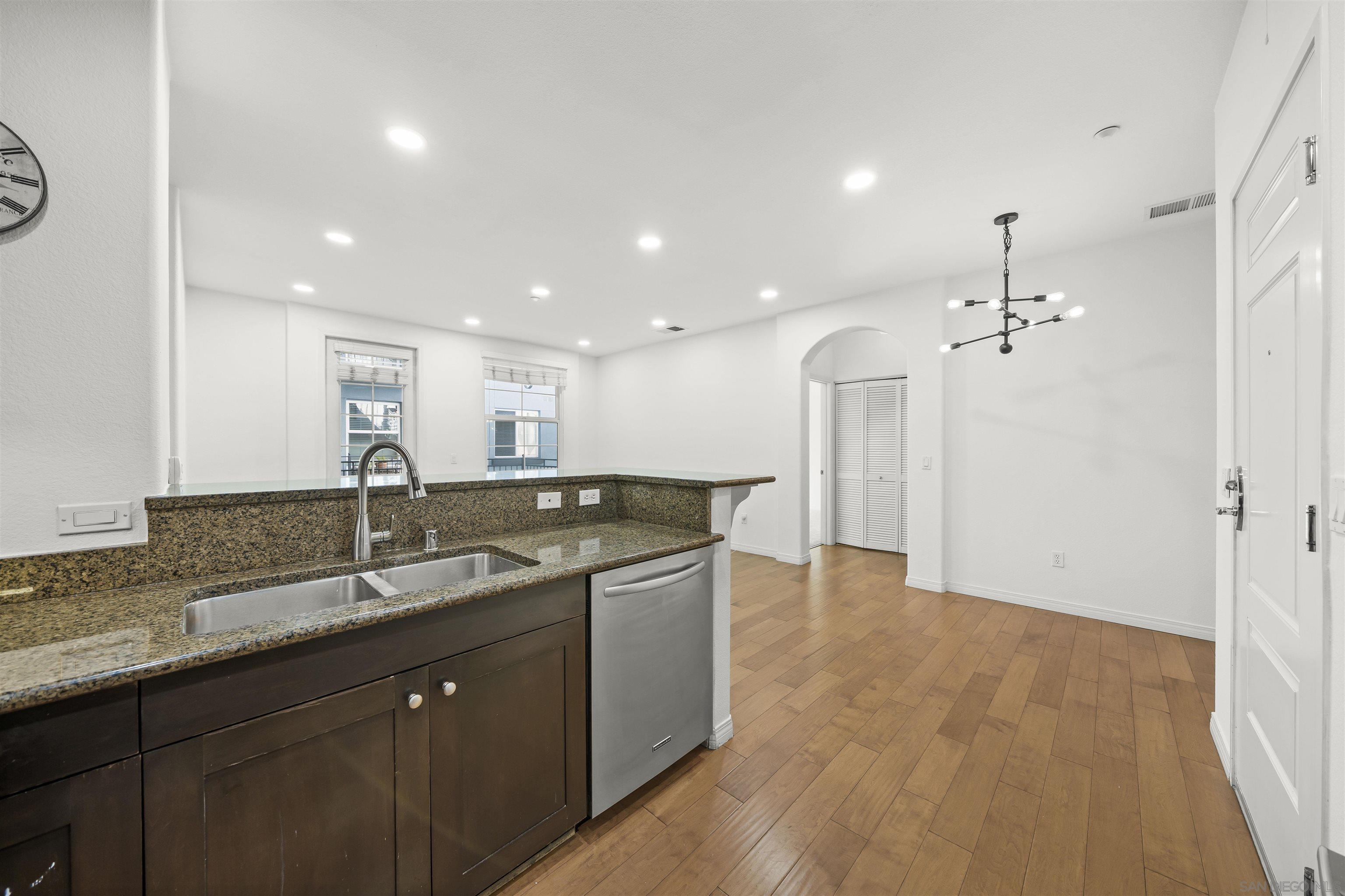 Detail Gallery Image 5 of 35 For 3957  30th St  #320,  San Diego,  CA 92104 - 2 Beds | 2 Baths