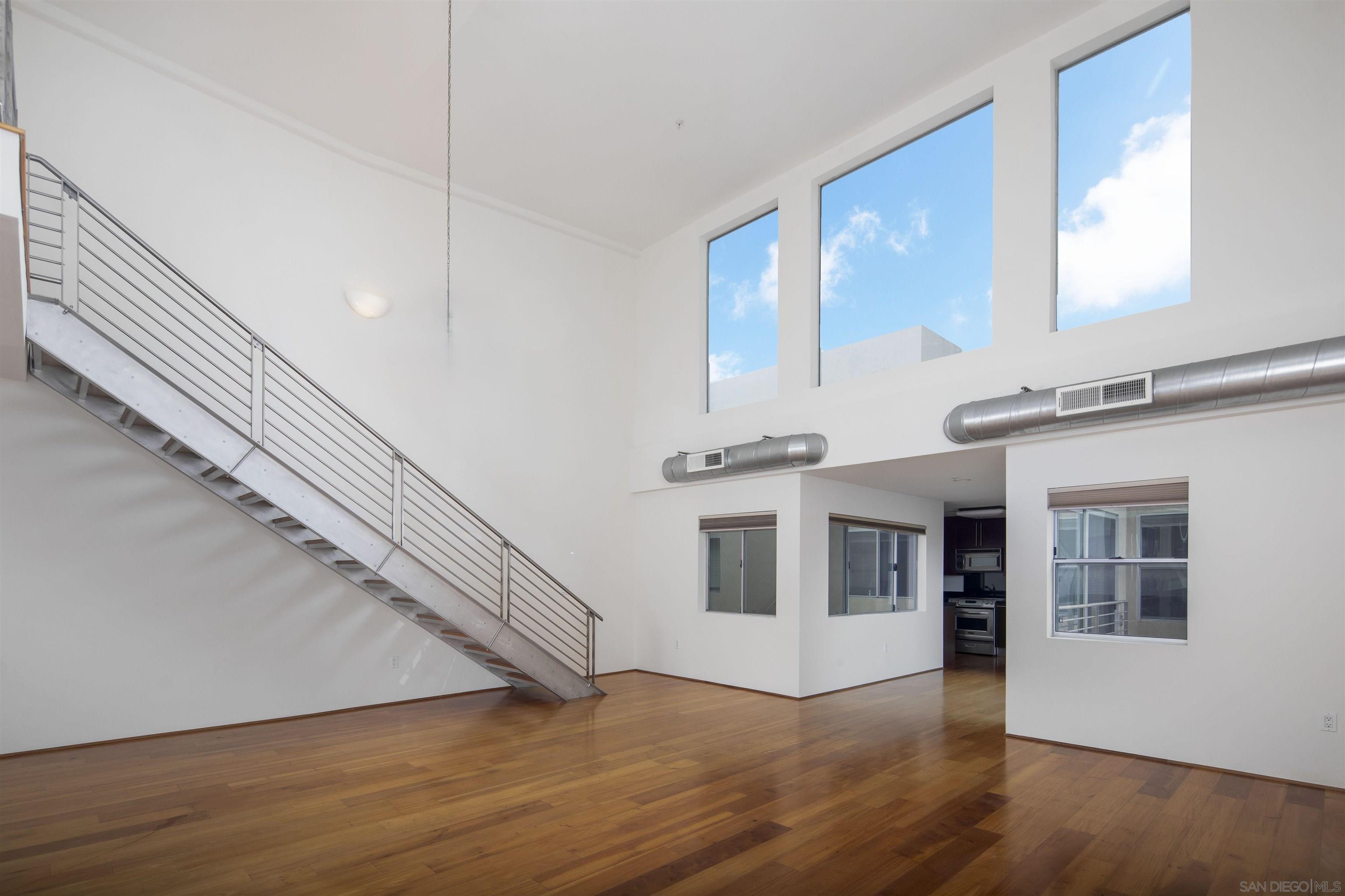 Detail Gallery Image 3 of 45 For 1943  India St  401, San Diego,  CA 92101 - 2 Beds | 2/1 Baths