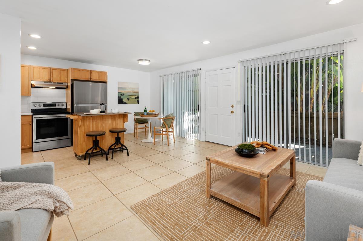 Detail Gallery Image 12 of 22 For 2850  Reynard Way  #11,  San Diego,  CA 92103 - 2 Beds | 1 Baths