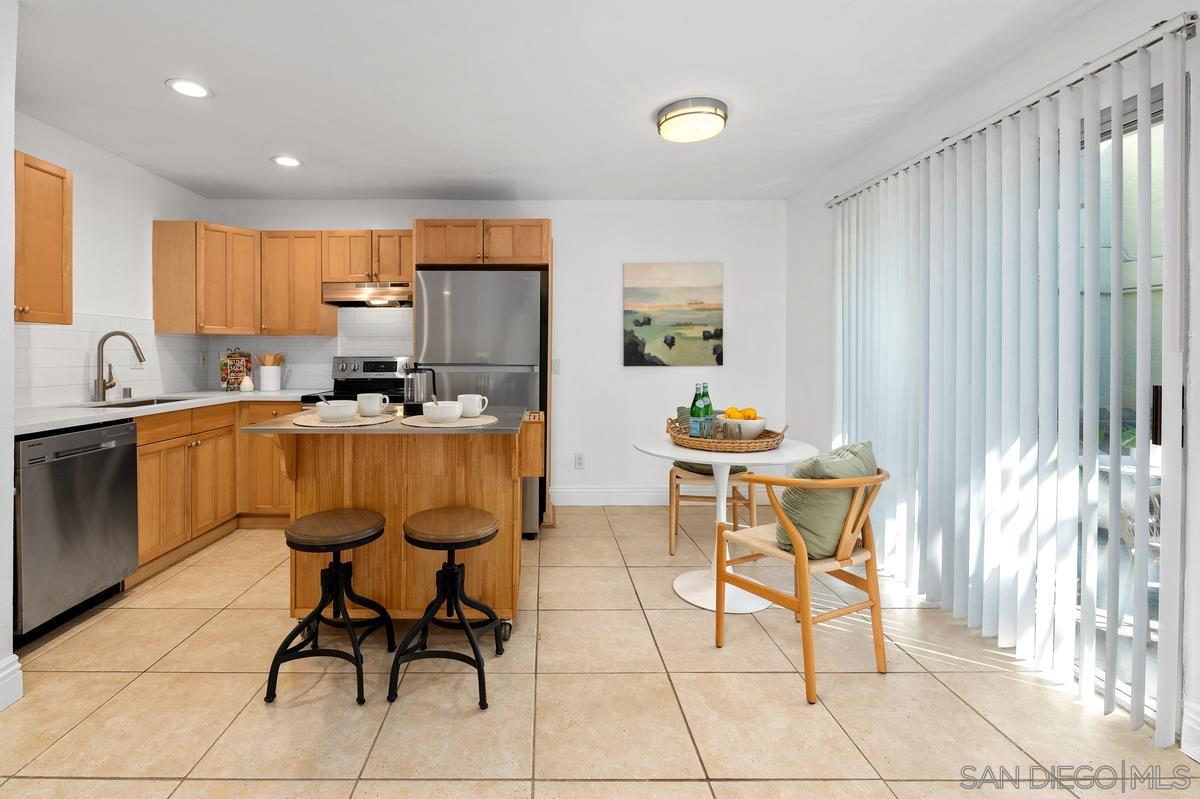 Detail Gallery Image 13 of 22 For 2850  Reynard Way  #11,  San Diego,  CA 92103 - 2 Beds | 1 Baths