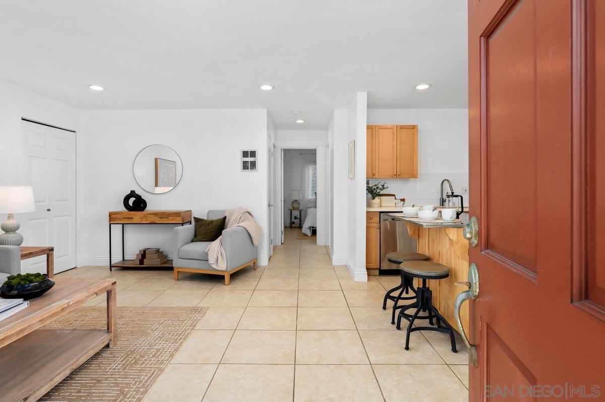 Detail Gallery Image 9 of 22 For 2850  Reynard Way  #11,  San Diego,  CA 92103 - 2 Beds | 1 Baths