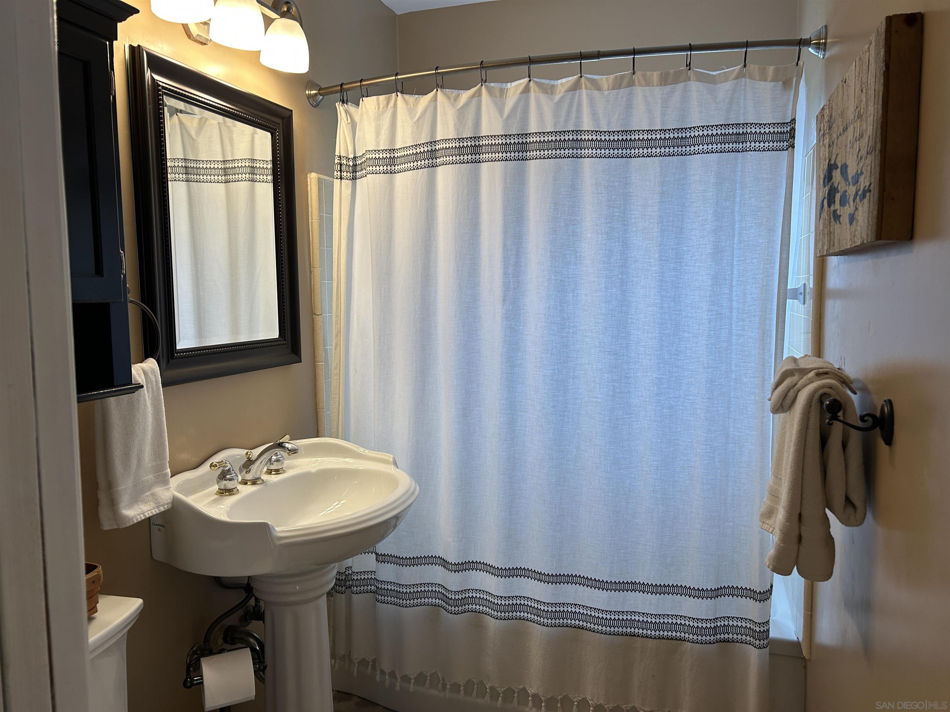 Detail Gallery Image 12 of 24 For 1566  Santa Barbara, San Diego,  CA 92107 - 4 Beds | 3 Baths