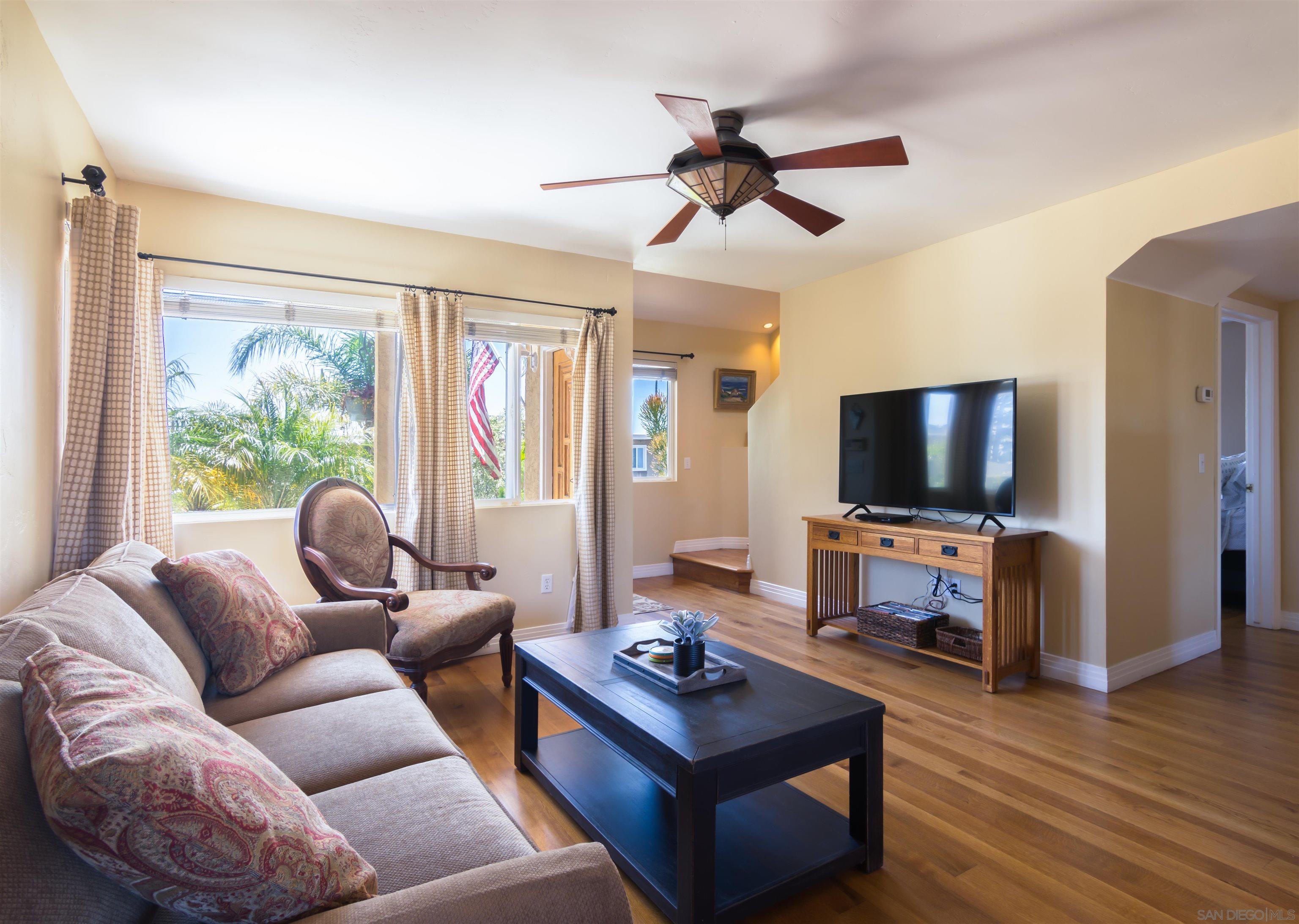 Detail Gallery Image 4 of 24 For 1566  Santa Barbara, San Diego,  CA 92107 - 4 Beds | 3 Baths