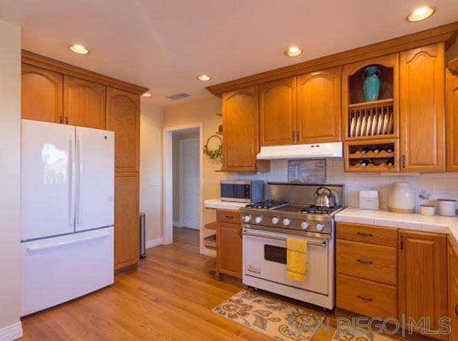 Detail Gallery Image 8 of 24 For 1566  Santa Barbara, San Diego,  CA 92107 - 4 Beds | 3 Baths