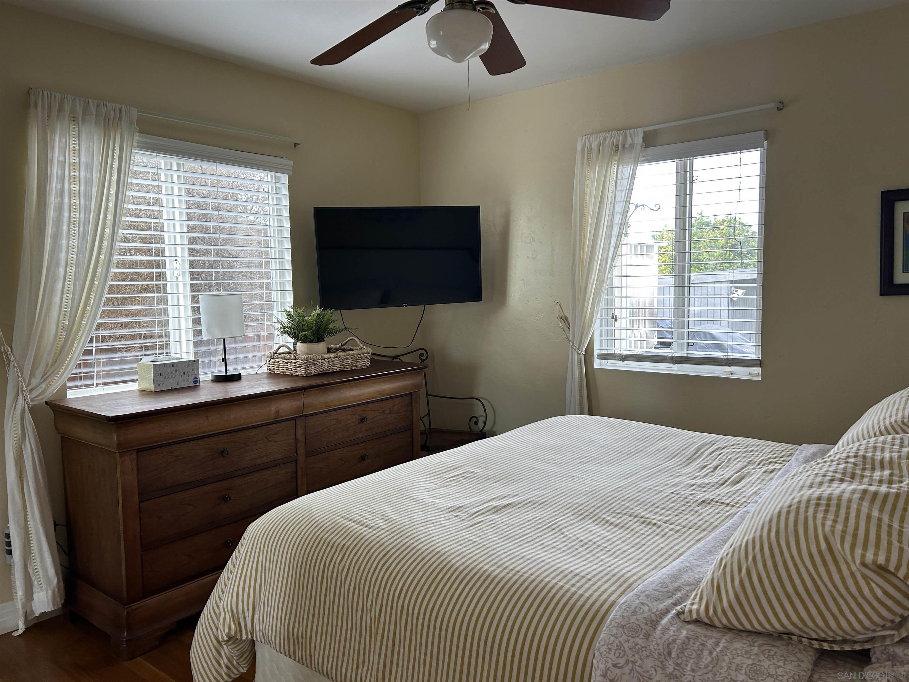 Detail Gallery Image 10 of 24 For 1566  Santa Barbara, San Diego,  CA 92107 - 4 Beds | 3 Baths