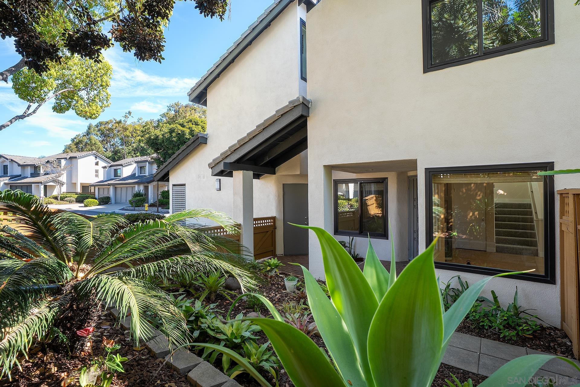 Detail Gallery Image 2 of 35 For 6370  Caminito Del Cervato, San Diego,  CA 92111 - 3 Beds | 3 Baths