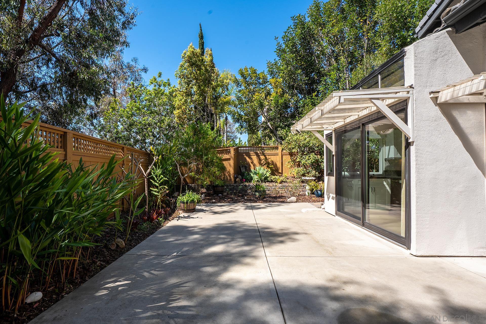 Detail Gallery Image 11 of 35 For 6370  Caminito Del Cervato, San Diego,  CA 92111 - 3 Beds | 3 Baths