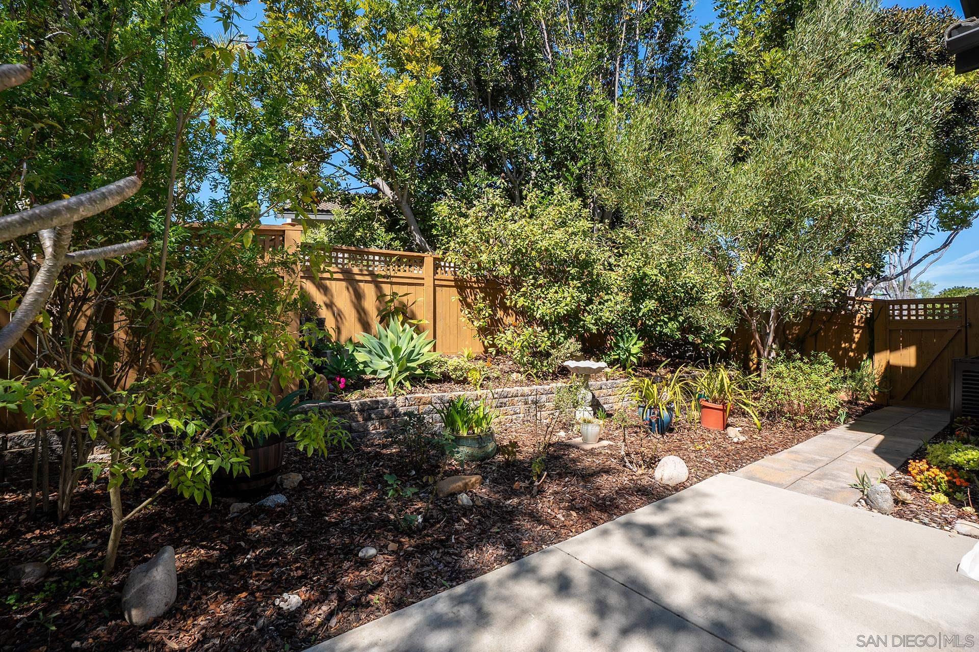 Detail Gallery Image 12 of 35 For 6370  Caminito Del Cervato, San Diego,  CA 92111 - 3 Beds | 3 Baths