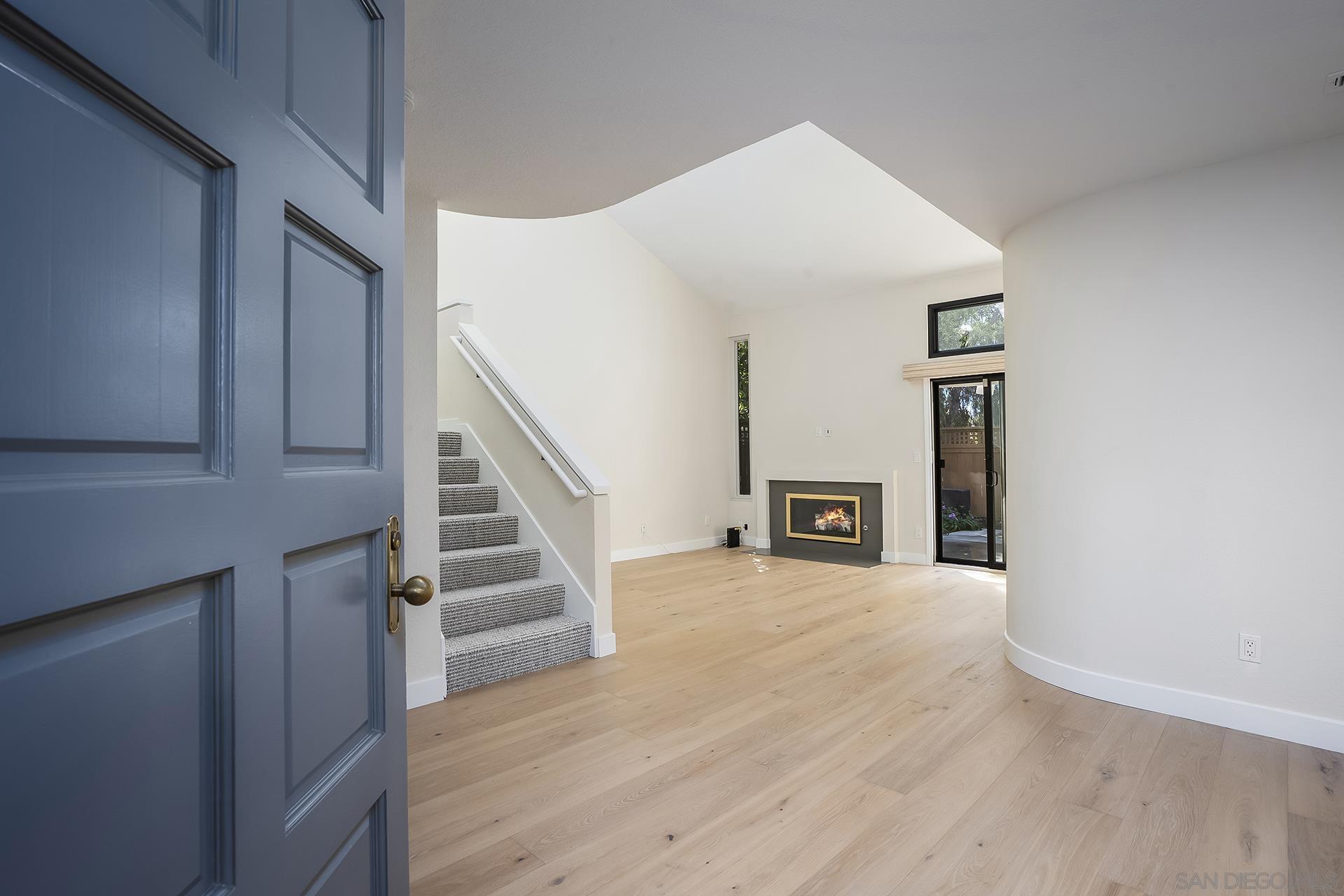 Detail Gallery Image 3 of 35 For 6370  Caminito Del Cervato, San Diego,  CA 92111 - 3 Beds | 3 Baths