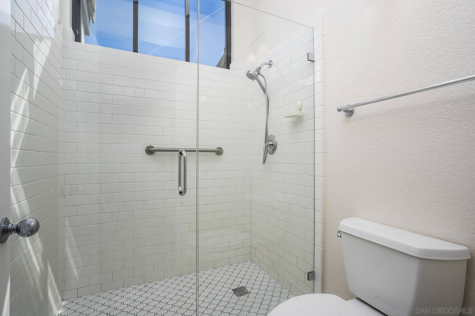 Detail Gallery Image 23 of 35 For 6370  Caminito Del Cervato, San Diego,  CA 92111 - 3 Beds | 3 Baths