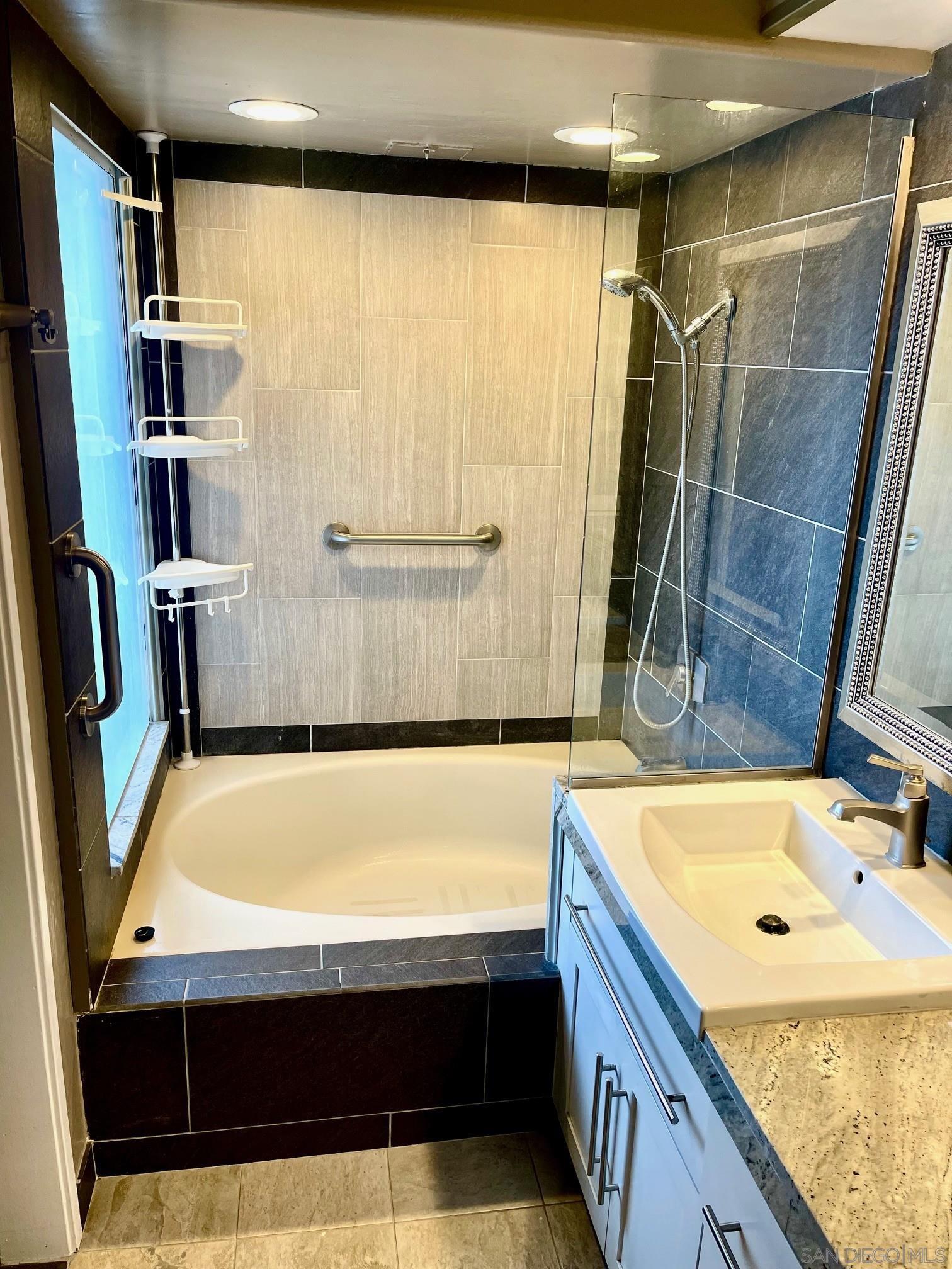 Detail Gallery Image 15 of 20 For 3570  1st Ave  3, San Diego,  CA 92103 - 2 Beds | 2 Baths