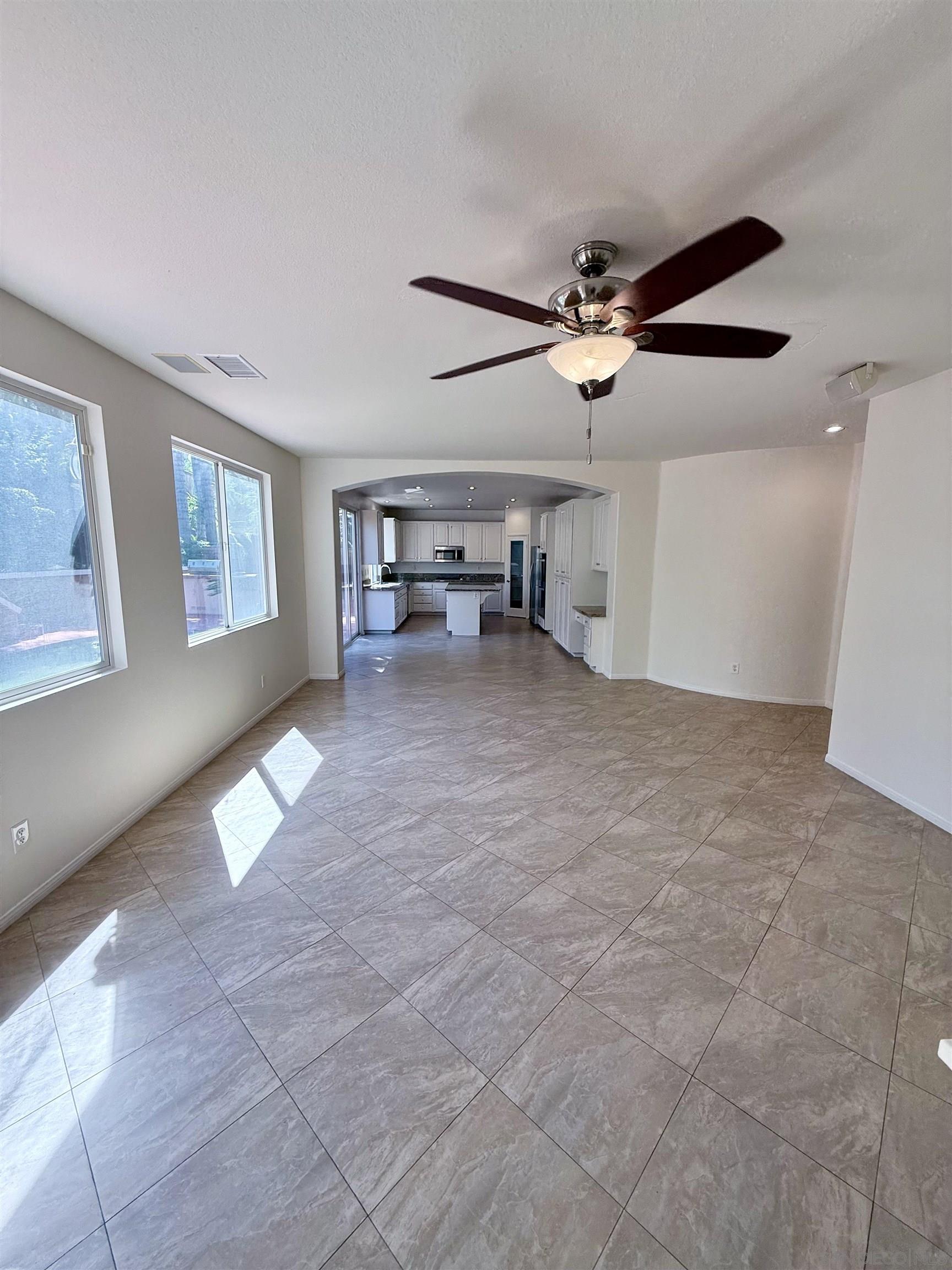 Detail Gallery Image 17 of 18 For 1892  Meeks Bay, Chula Vista,  CA 91913 - 5 Beds | 3 Baths