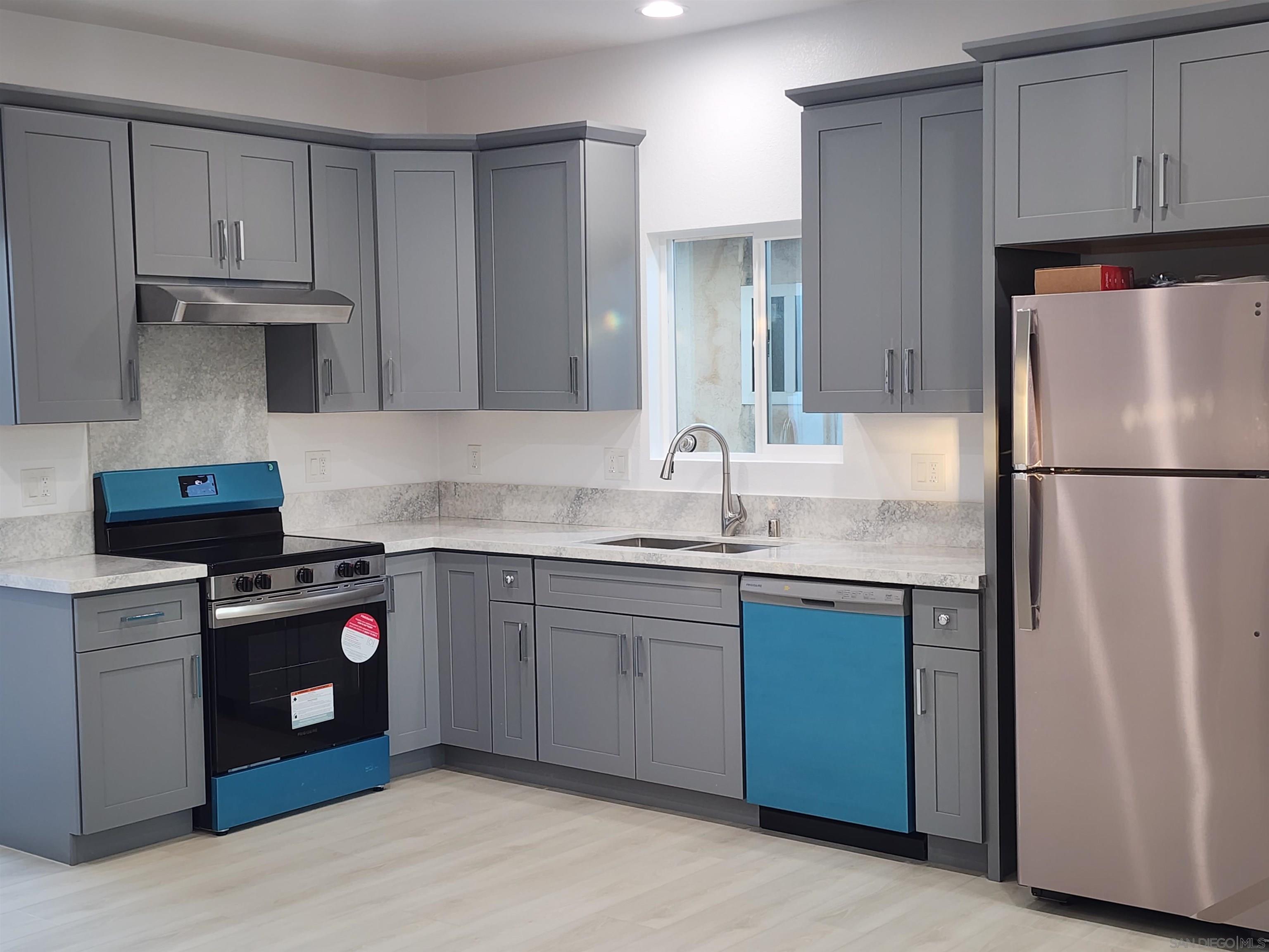 Detail Gallery Image 3 of 15 For 2306  Modesto Street, San Diego,  CA 92105 - 7 Beds | 5 Baths