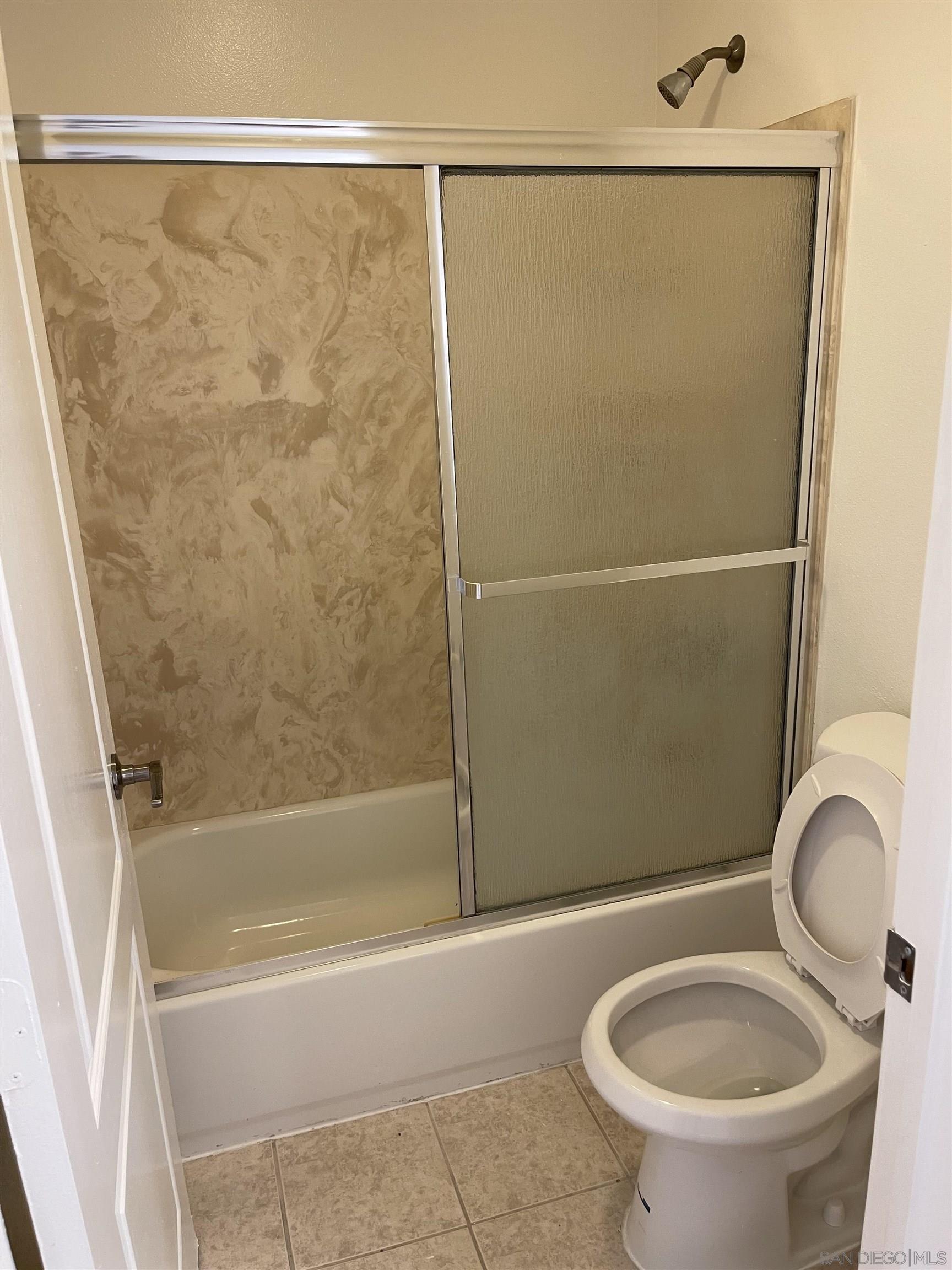 Detail Gallery Image 5 of 11 For 4013  Oakcrest  #3,  San Diego,  CA 92105 - 2 Beds | 2 Baths