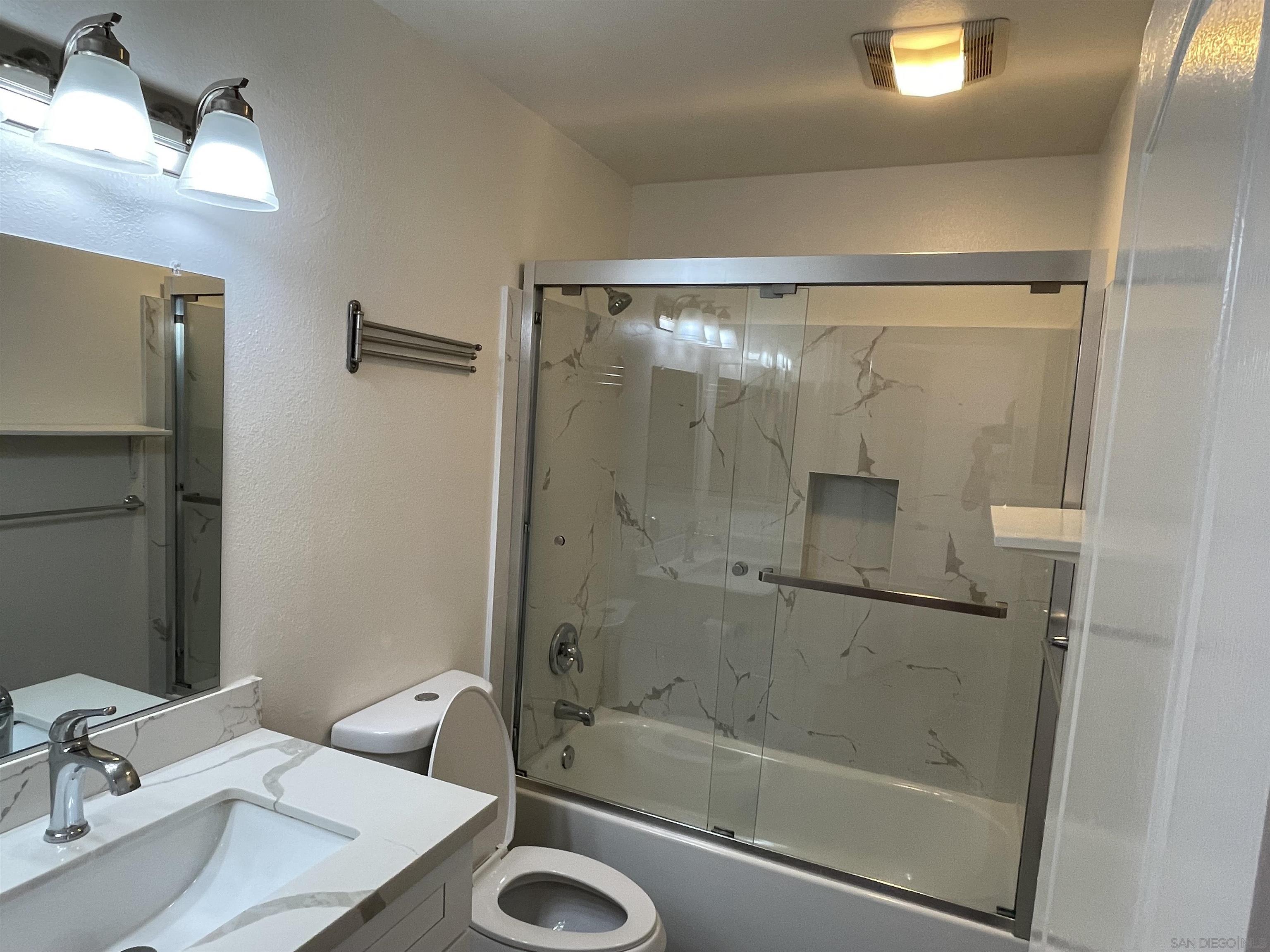 Detail Gallery Image 7 of 11 For 4013  Oakcrest  #3,  San Diego,  CA 92105 - 2 Beds | 2 Baths