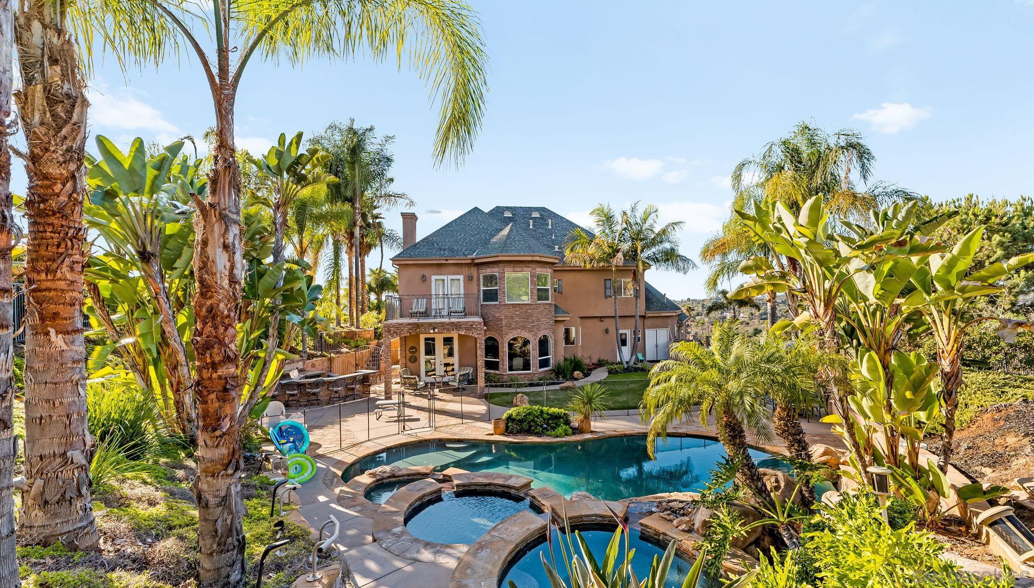 Detail Gallery Image 2 of 69 For 2270  Summit Drive, Escondido,  CA 92025 - 6 Beds | 3/1 Baths