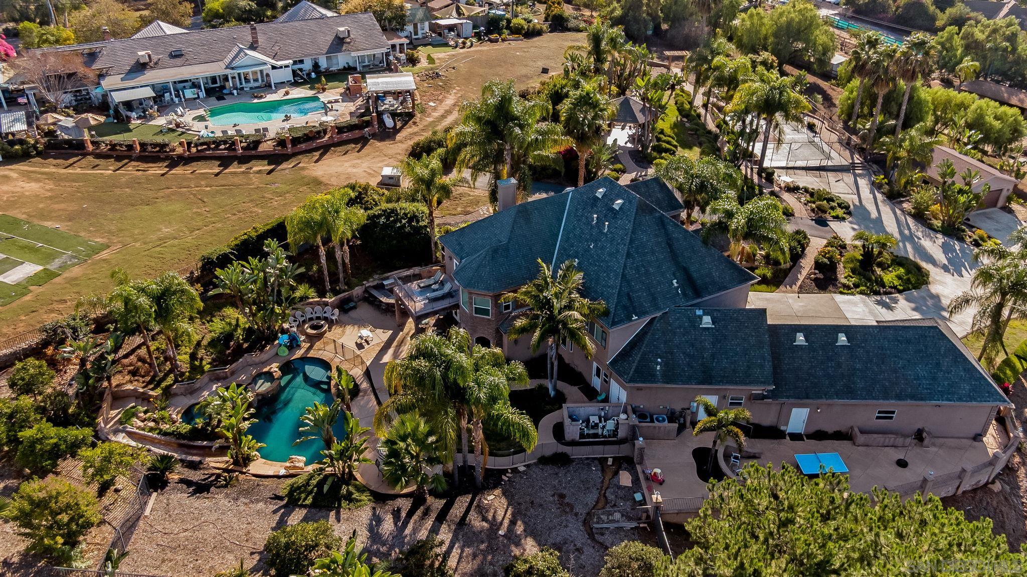 Detail Gallery Image 11 of 69 For 2270  Summit Drive, Escondido,  CA 92025 - 6 Beds | 3/1 Baths