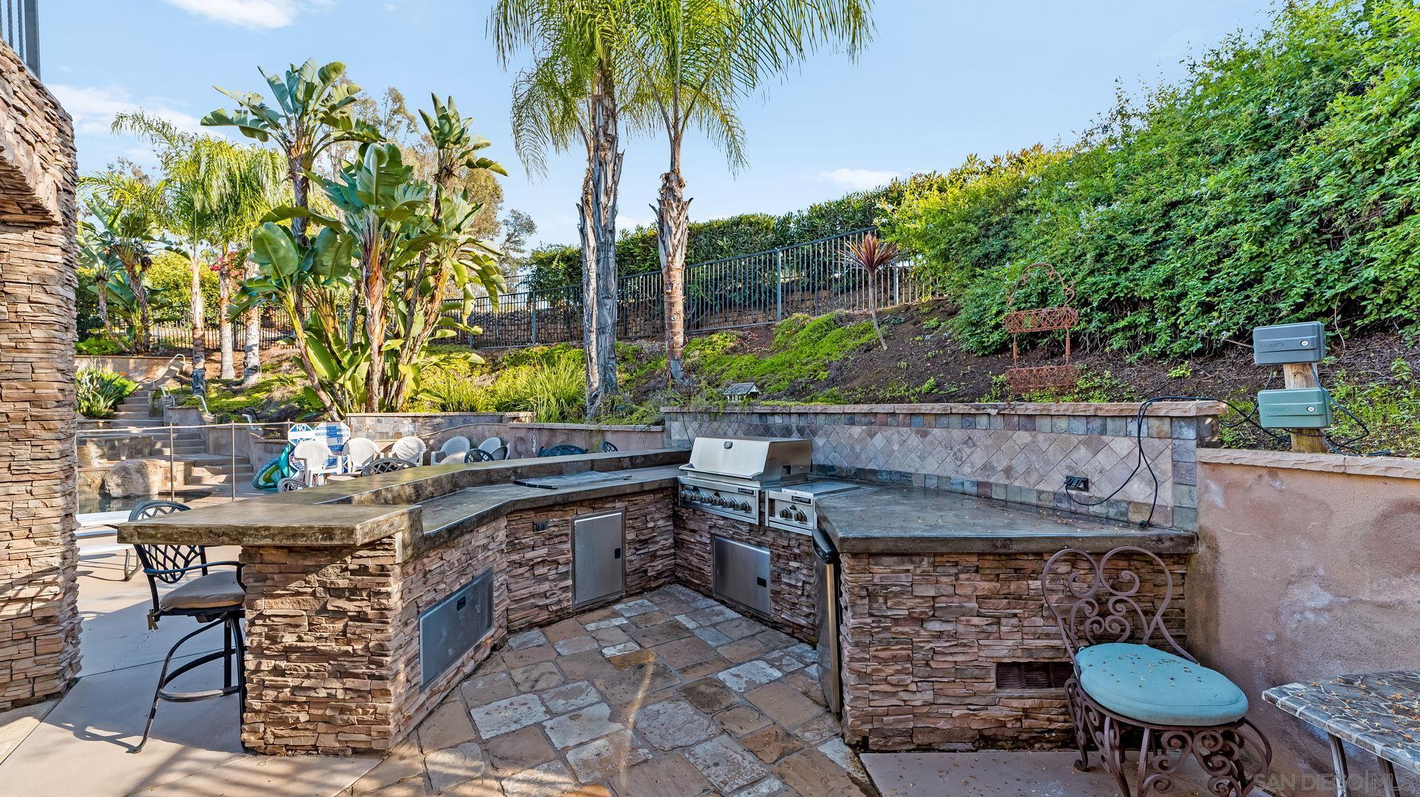 Detail Gallery Image 16 of 69 For 2270  Summit Drive, Escondido,  CA 92025 - 6 Beds | 3/1 Baths