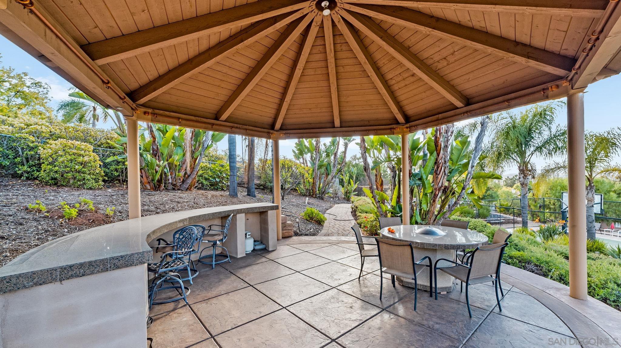 Detail Gallery Image 18 of 69 For 2270  Summit Drive, Escondido,  CA 92025 - 6 Beds | 3/1 Baths