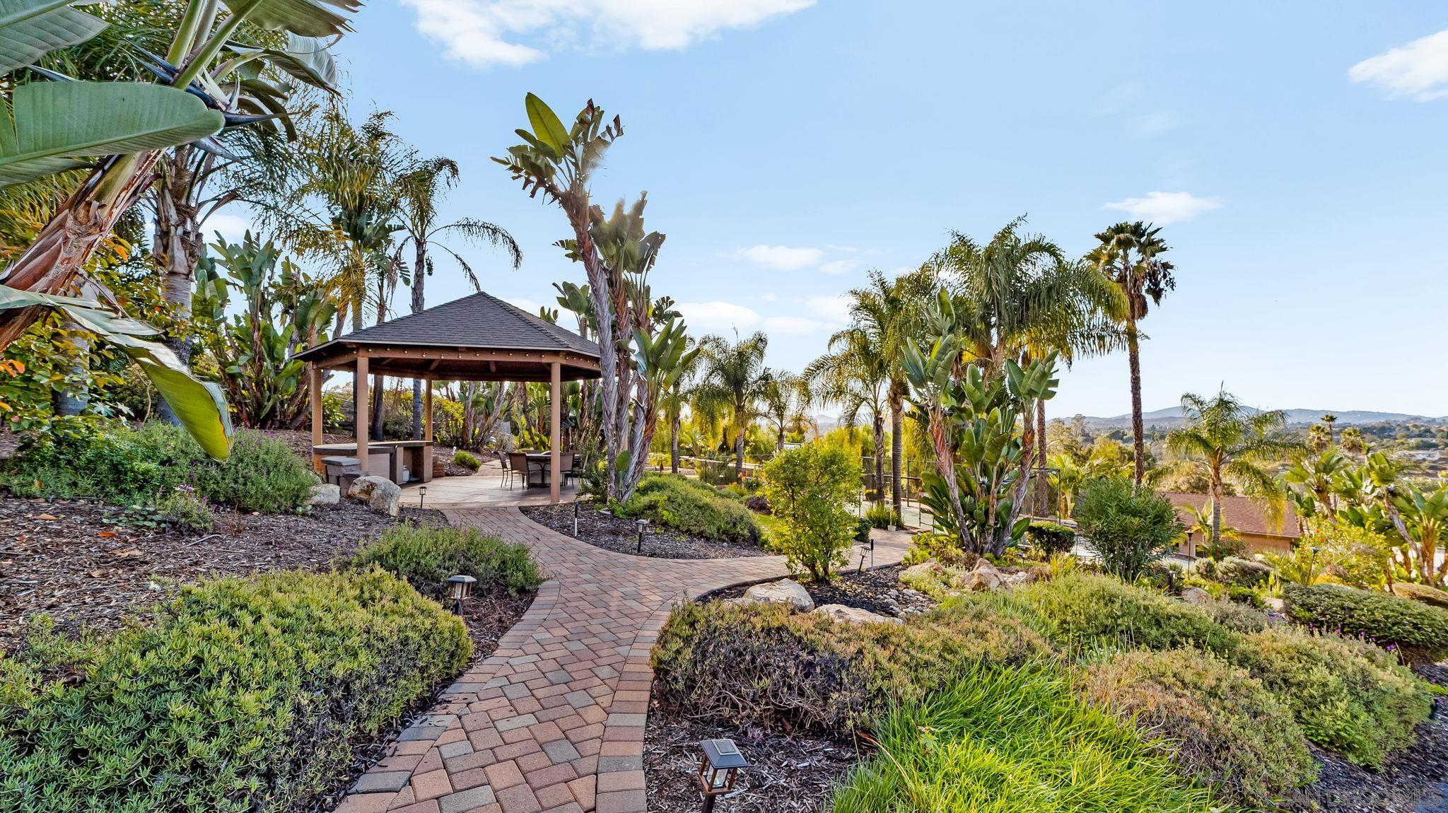 Detail Gallery Image 3 of 69 For 2270  Summit Drive, Escondido,  CA 92025 - 6 Beds | 3/1 Baths