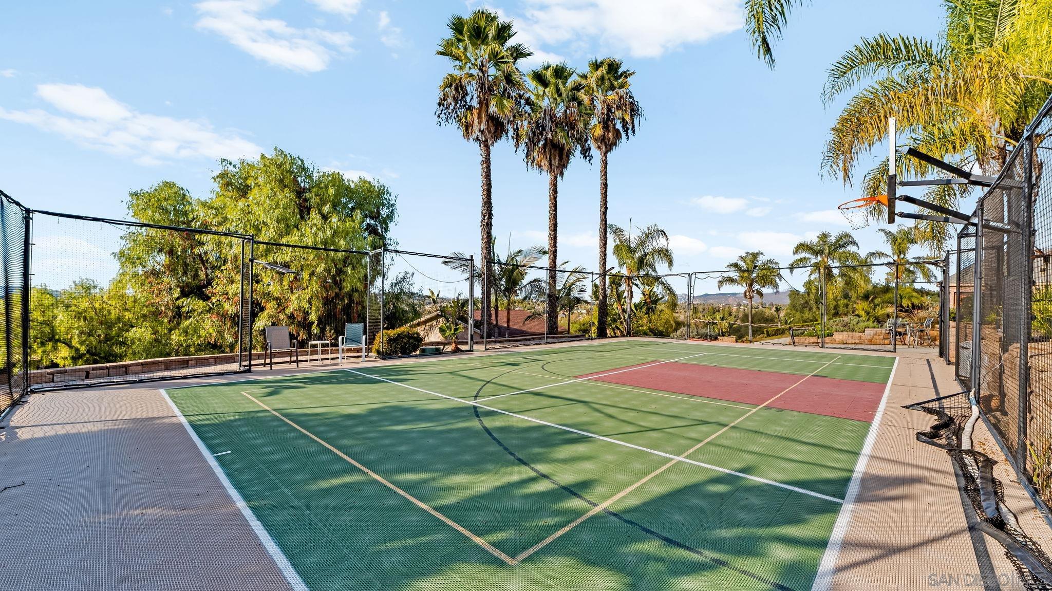 Detail Gallery Image 4 of 69 For 2270  Summit Drive, Escondido,  CA 92025 - 6 Beds | 3/1 Baths