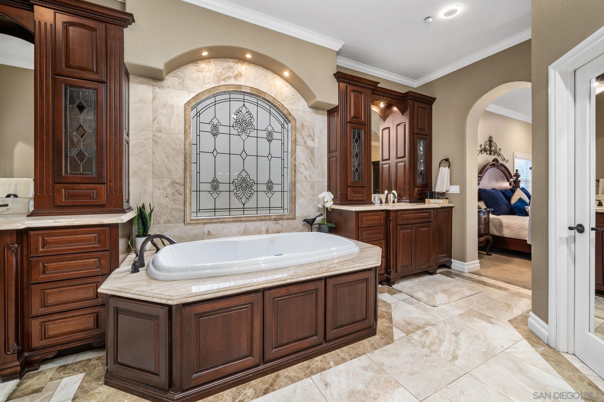 Detail Gallery Image 32 of 69 For 2270  Summit Drive, Escondido,  CA 92025 - 6 Beds | 3/1 Baths