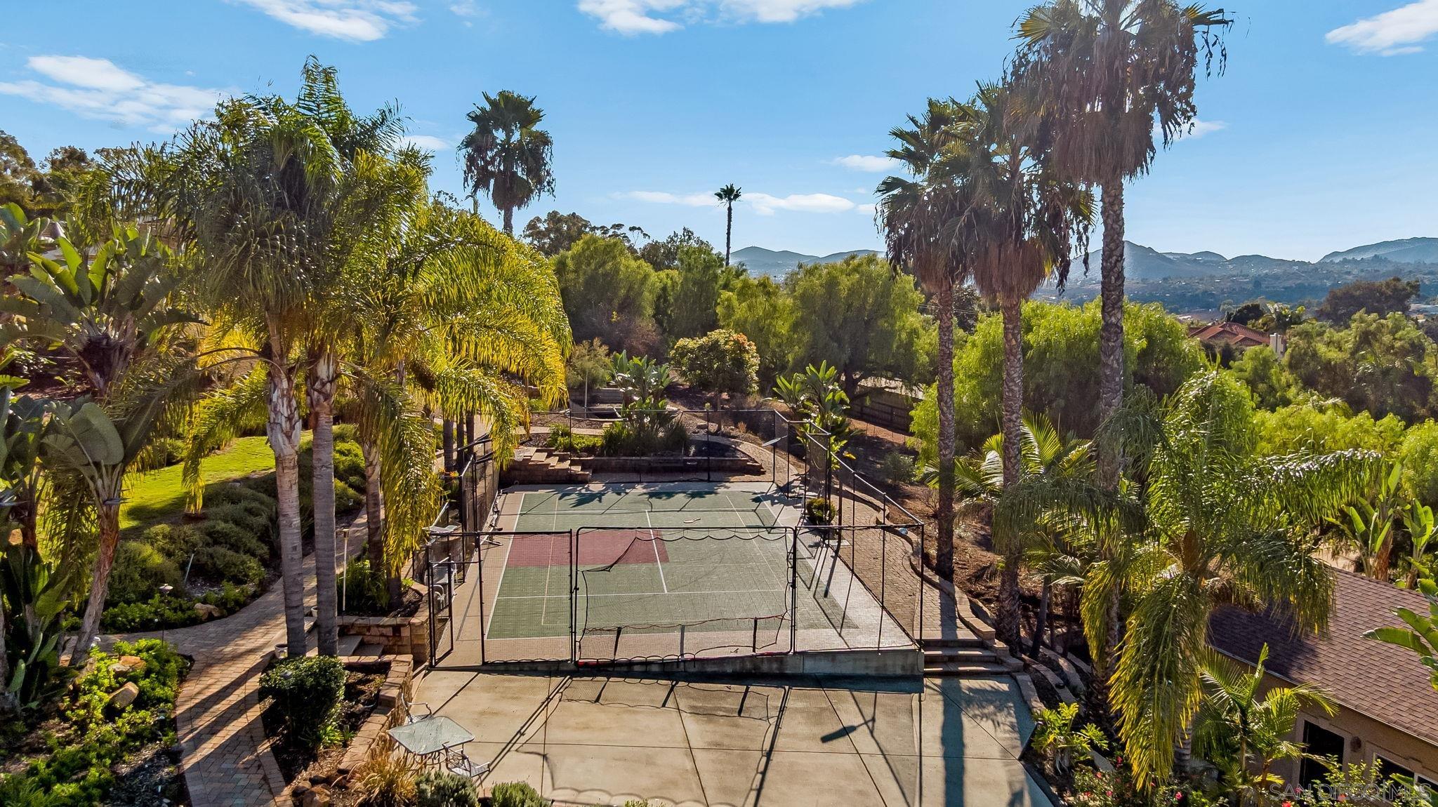 Detail Gallery Image 6 of 69 For 2270  Summit Drive, Escondido,  CA 92025 - 6 Beds | 3/1 Baths