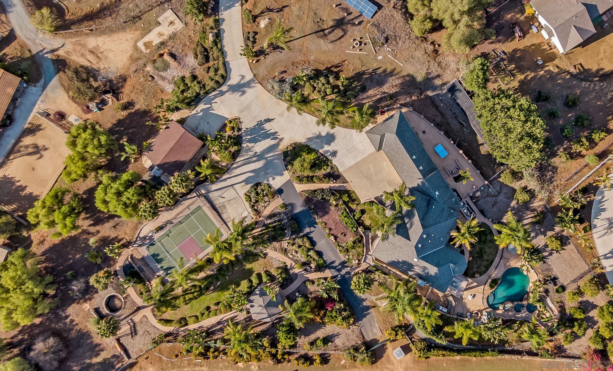 Detail Gallery Image 9 of 69 For 2270  Summit Drive, Escondido,  CA 92025 - 6 Beds | 3/1 Baths