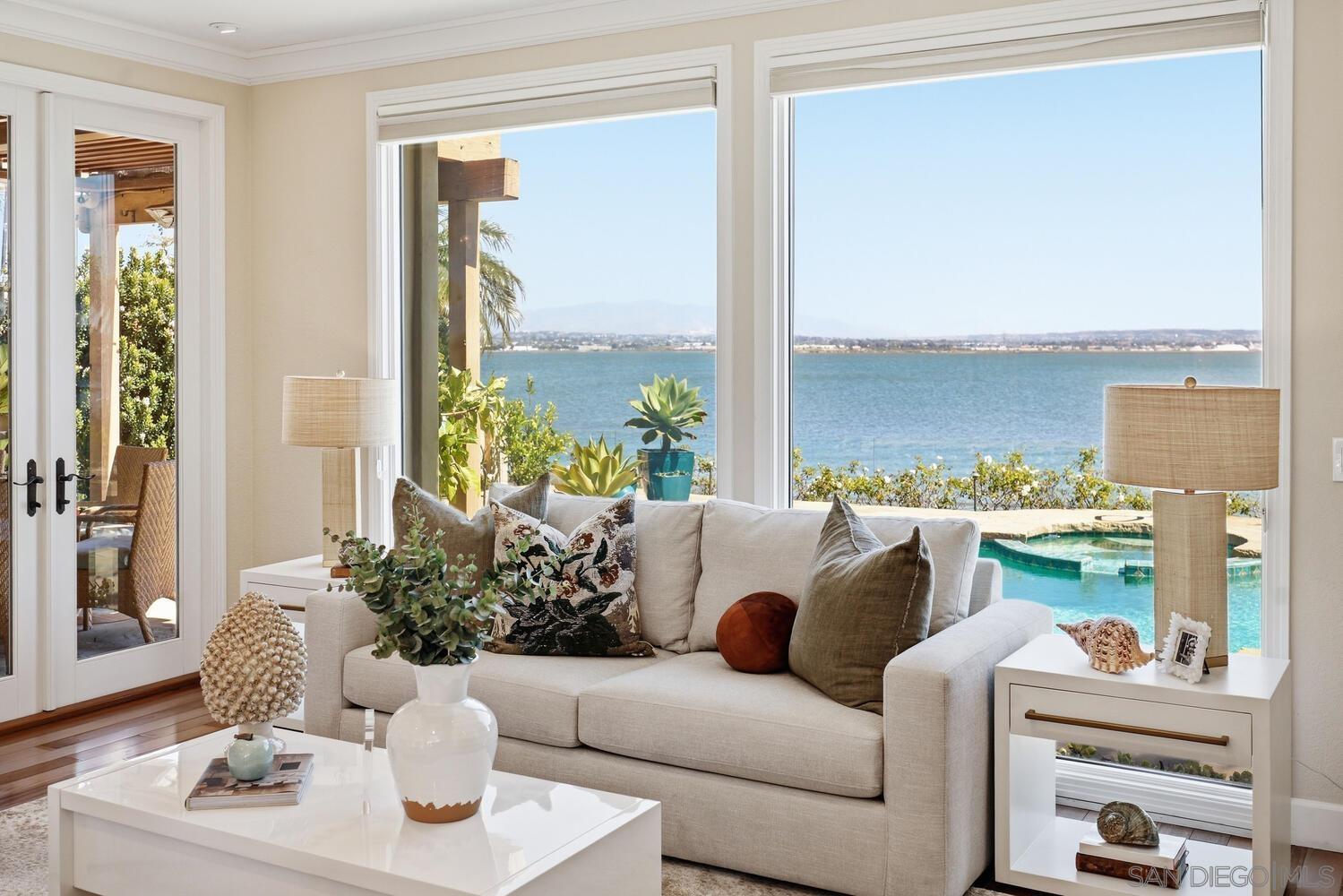 Detail Gallery Image 12 of 47 For 21  Spinnaker Way, Coronado,  CA 92118 - 4 Beds | 3/1 Baths