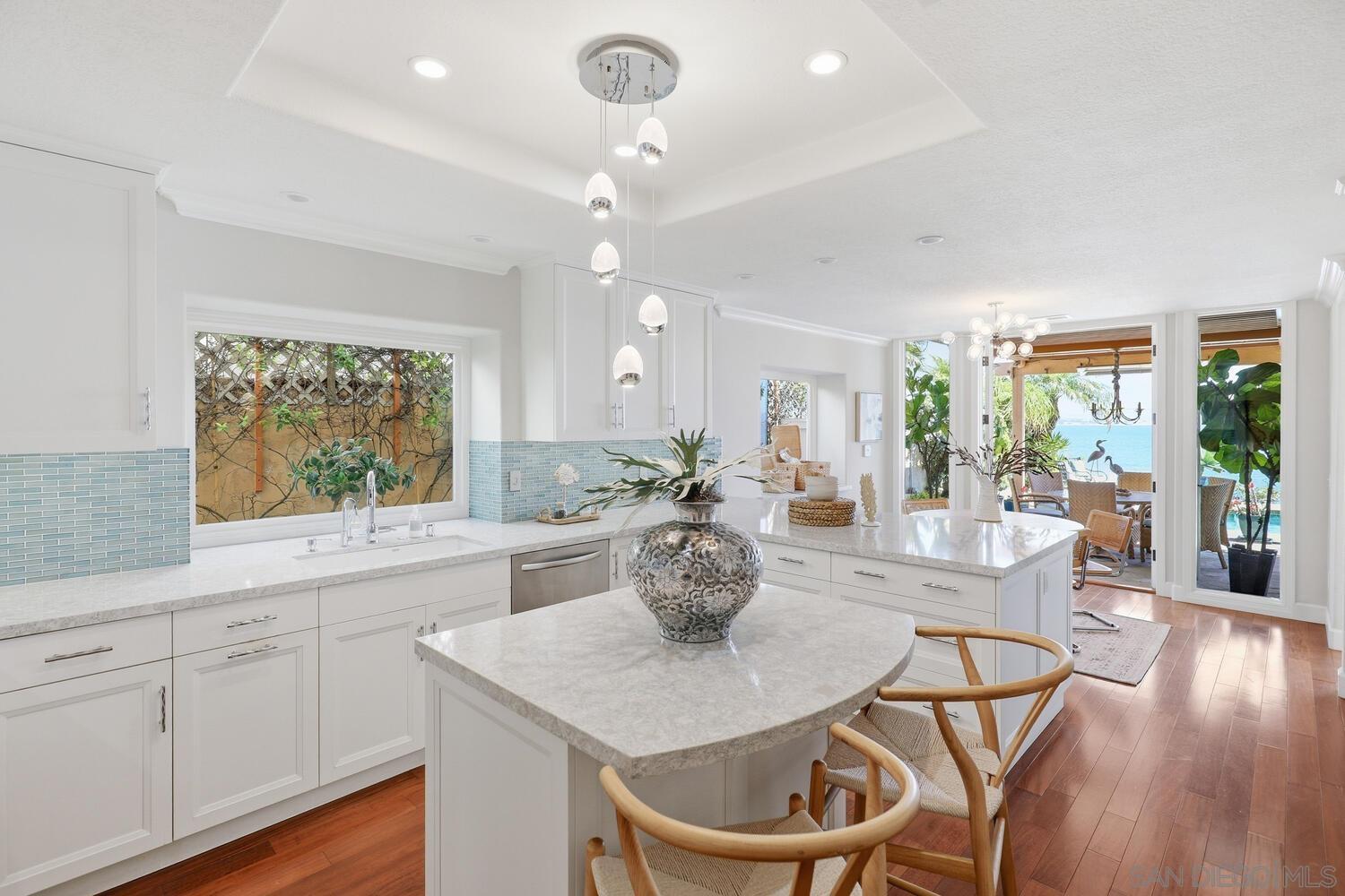 Detail Gallery Image 14 of 47 For 21  Spinnaker Way, Coronado,  CA 92118 - 4 Beds | 3/1 Baths